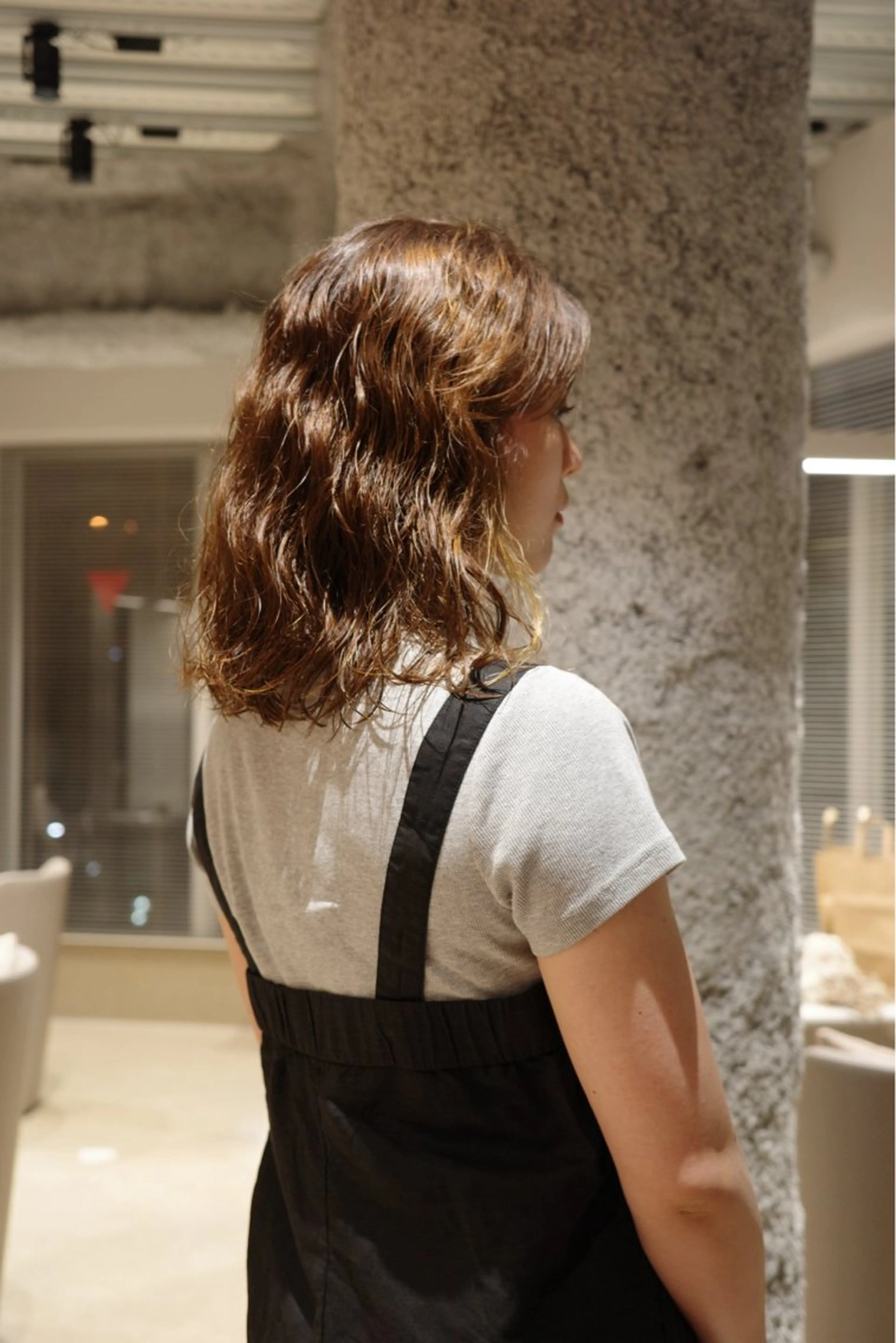 ミディアム パーマ 未 来カットモデル無料のヘアスタイル