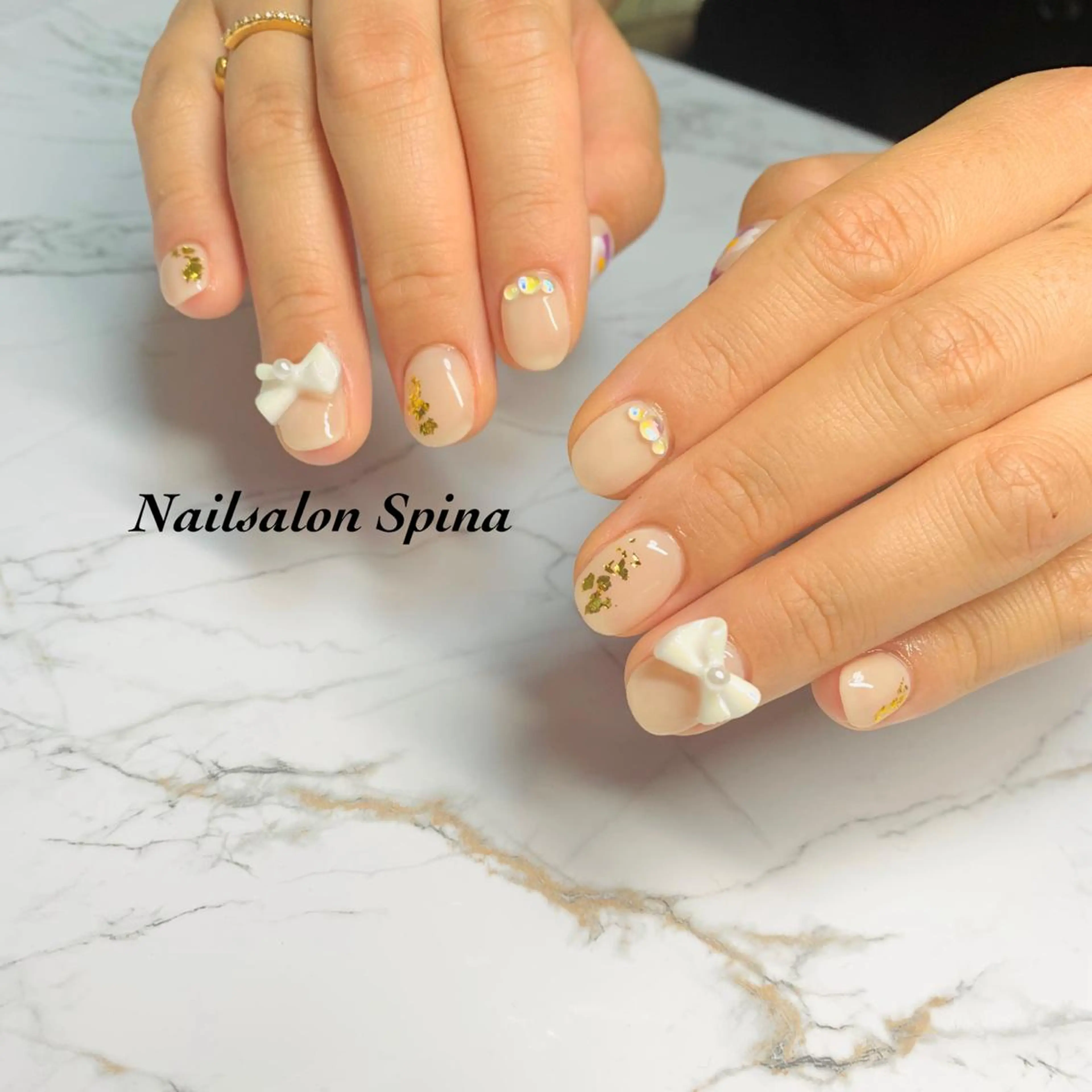 ネイル ジェルネイル ゴールド ゴージャス パラジェル 春ネイル Nailsalon Spina 琴美のネイルデザイン