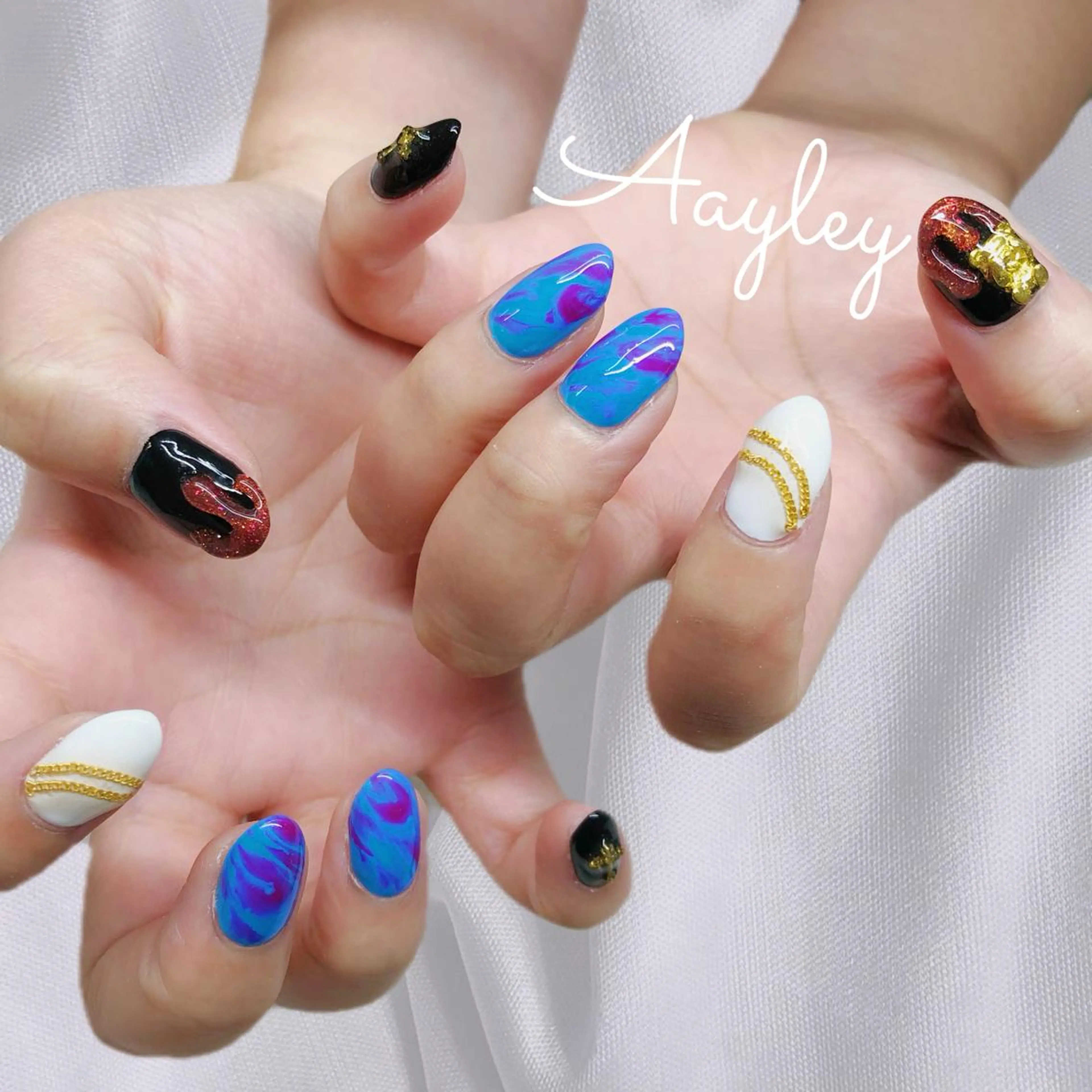 ミディアム カラー ネイル Aayley(アイリー)Salon所属・Aayley アイリ―サロンのネイルデザイン