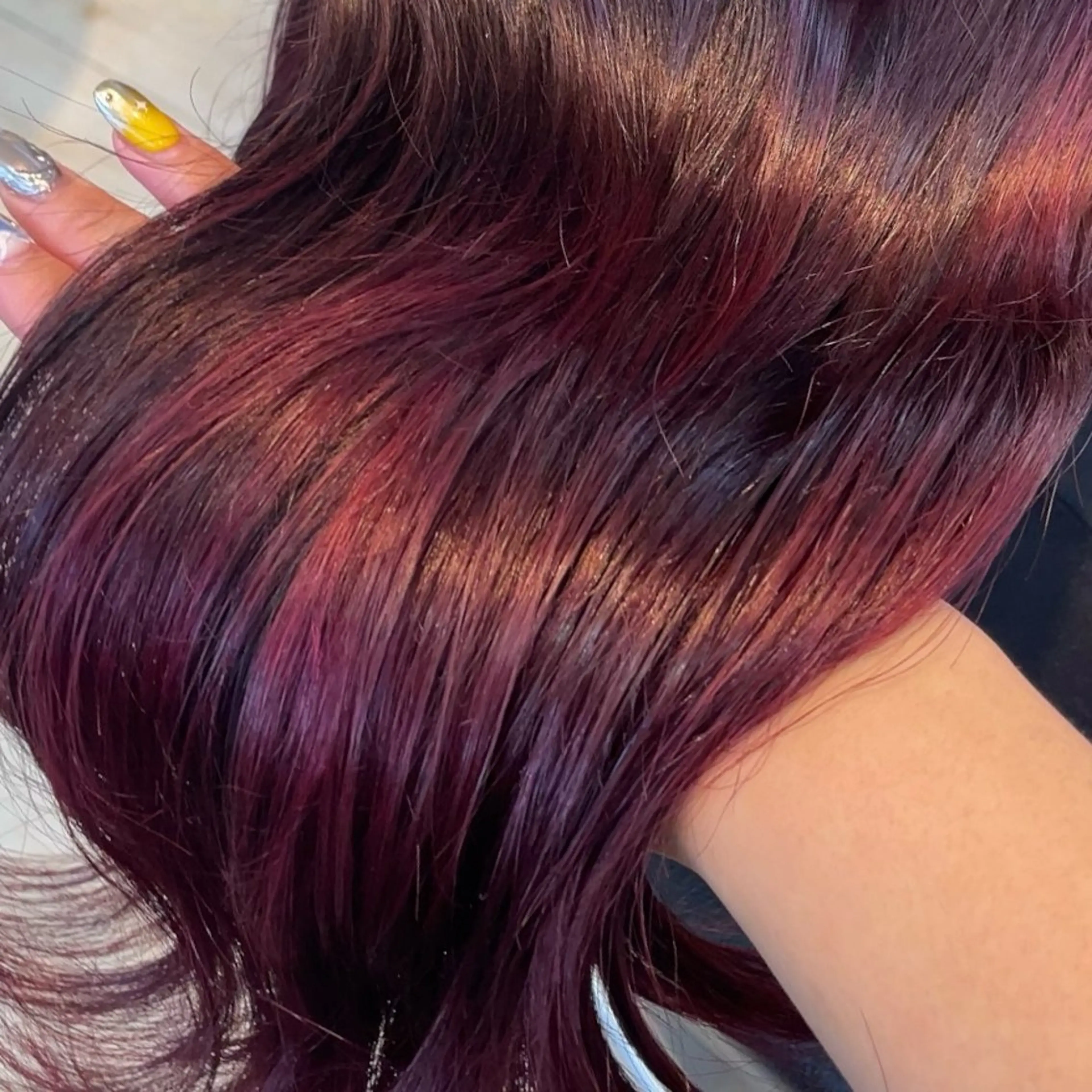 ロング カラー ブリーチ ブリーチなしカラー レッドカラー カット ヘアカラー トリートメント ブリーチ/髪質改善/ ハイトーン/暖色のヘアスタイル