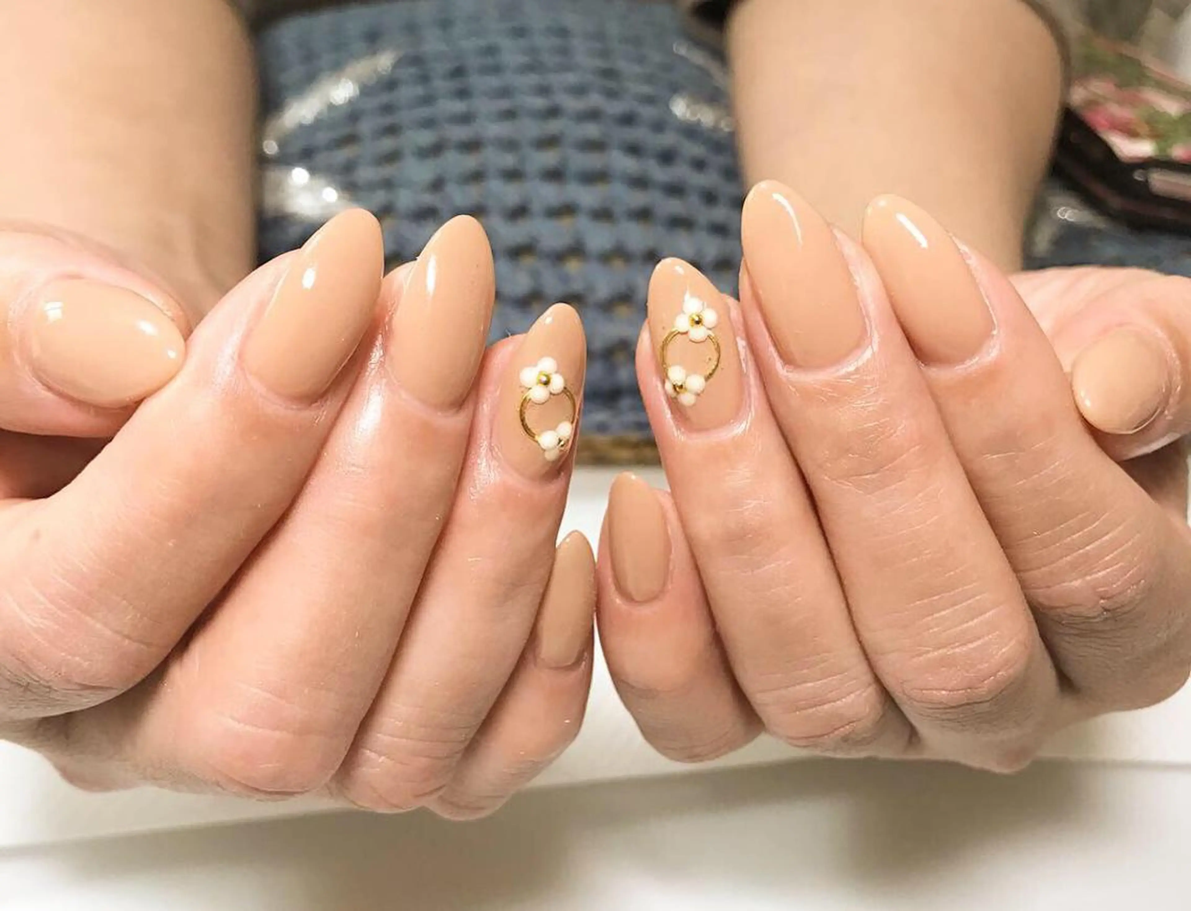 ネイル フットネイル シンプルネイル 春ネイル ホワイト 冬ネイル ハンドネイル ネイル フフラ所属・nail fufla ♡yamane♡のネイルデザイン