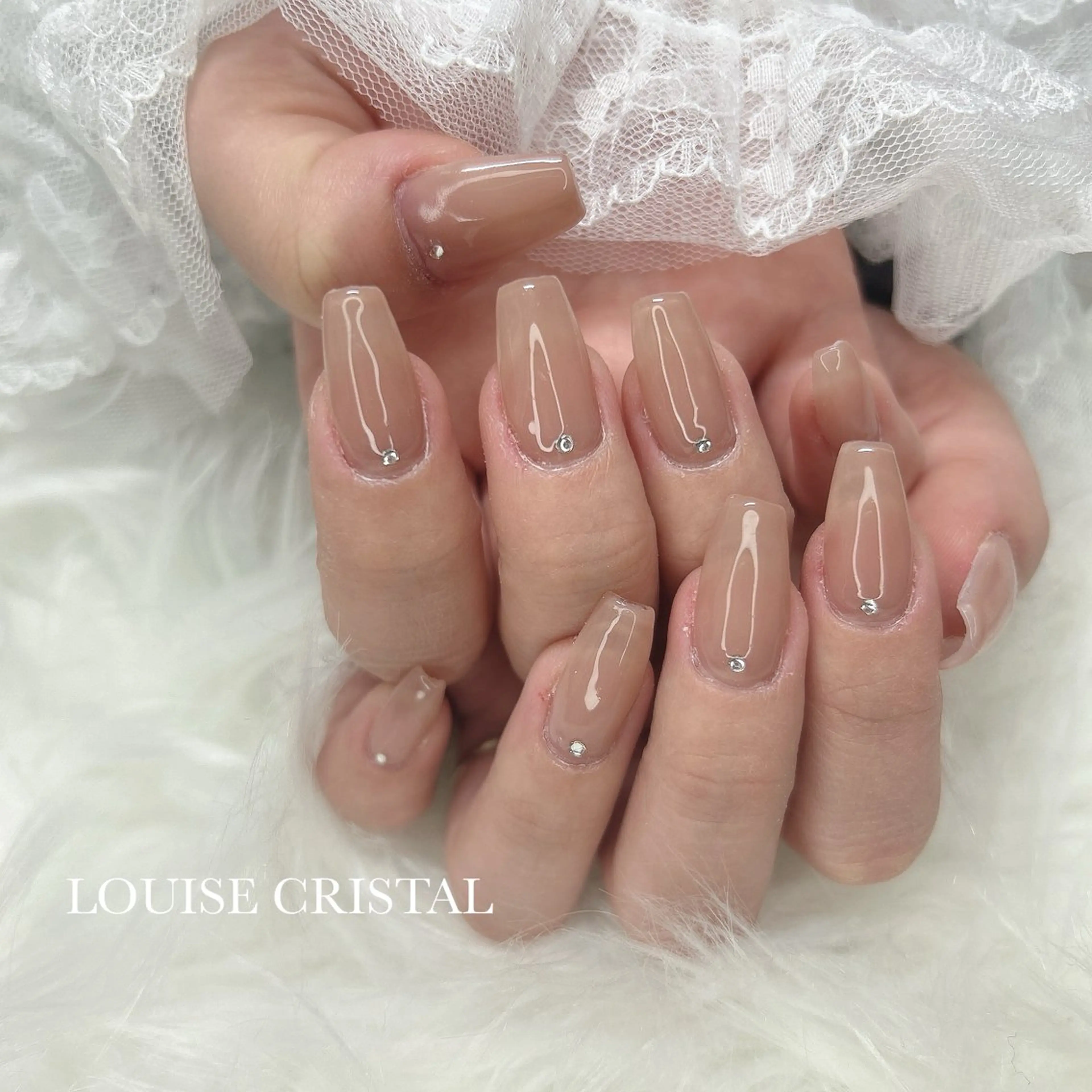 ネイル シンプルネイル ハンドネイル LOUISE CRYSTALのネイルデザイン
