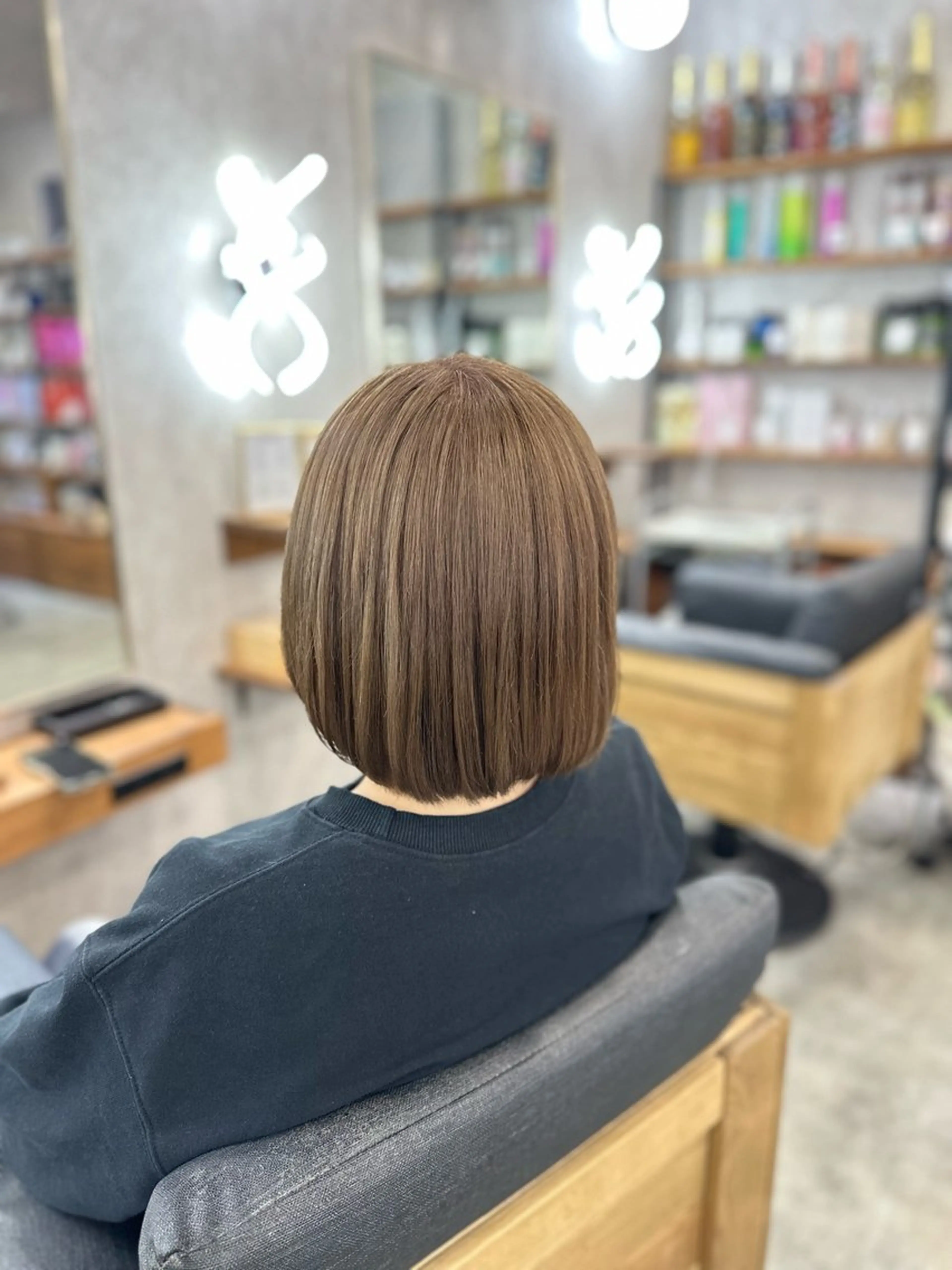 ショート ミルクティーブラウン ヘアカラー MOURI CHISATOのヘアスタイル