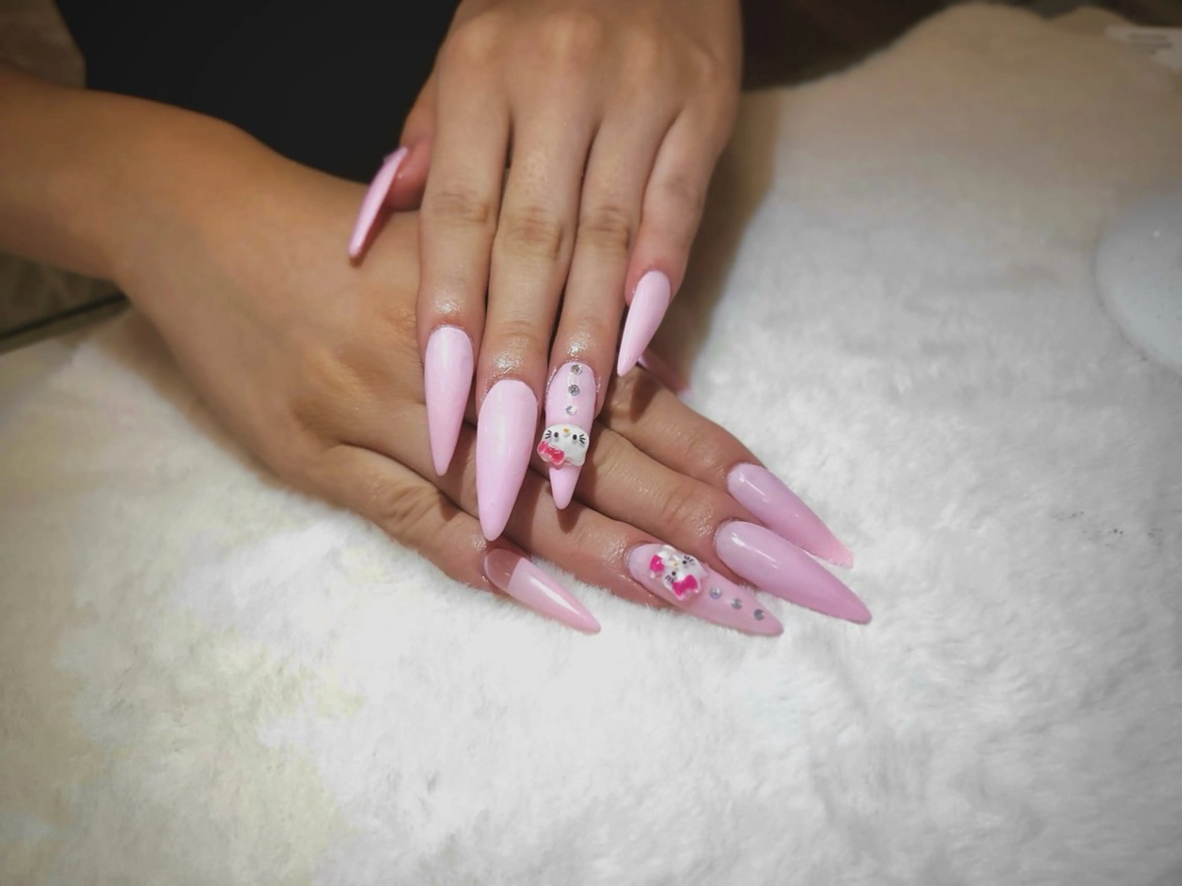 ネイル 長さ出し ガーリー ロングネイル ピンク スーパーロングネイル ハンドネイル ハンドケア 心斎橋Salon Epokkuのネイルデザイン