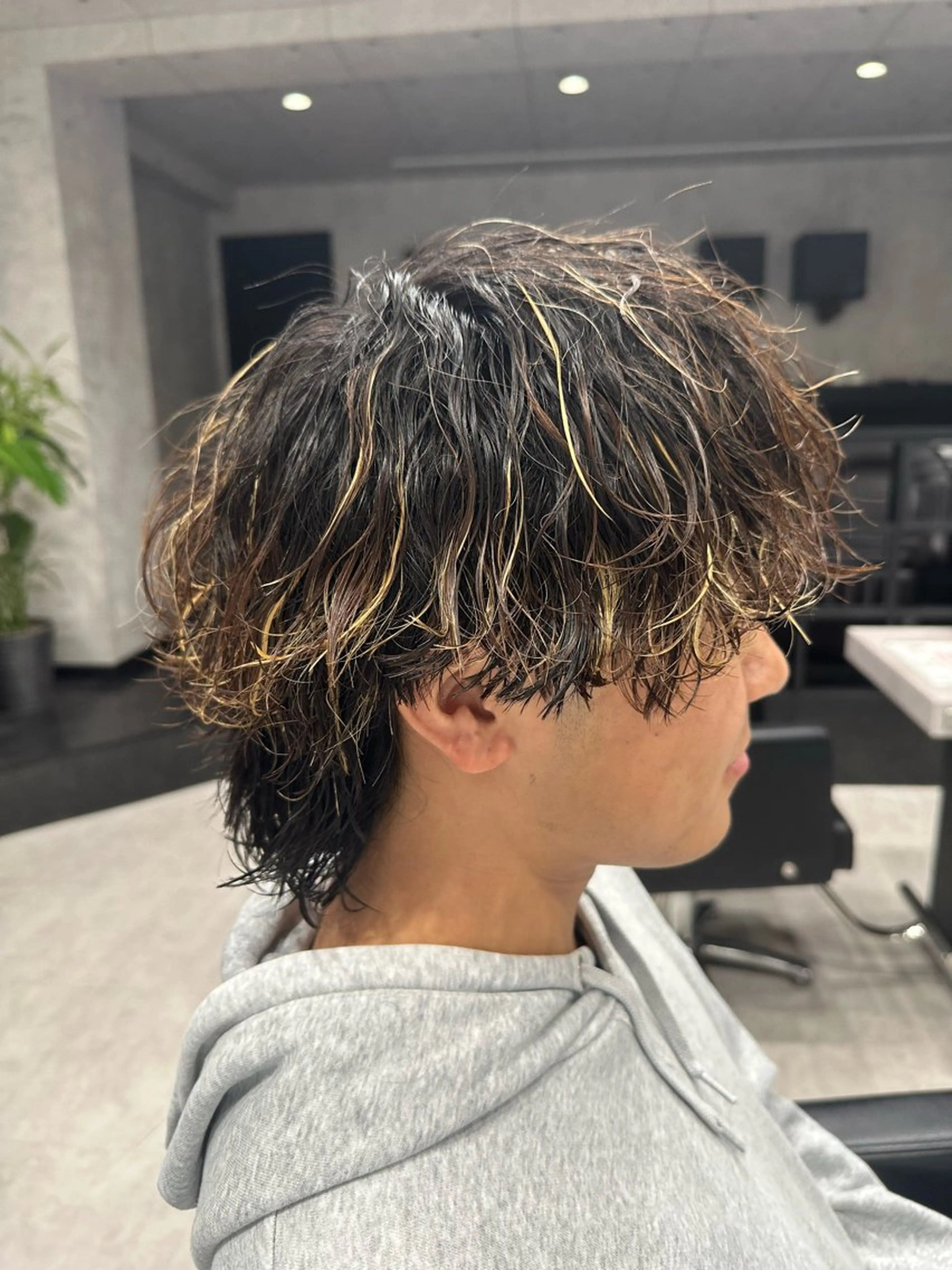 ショート パーマ メンズ メンズパーマ 波巻きパーマ メンズウルフカット ウルフカット カット パーマ 「パーマ指名No1 🥇」小日向悠のヘアスタイル