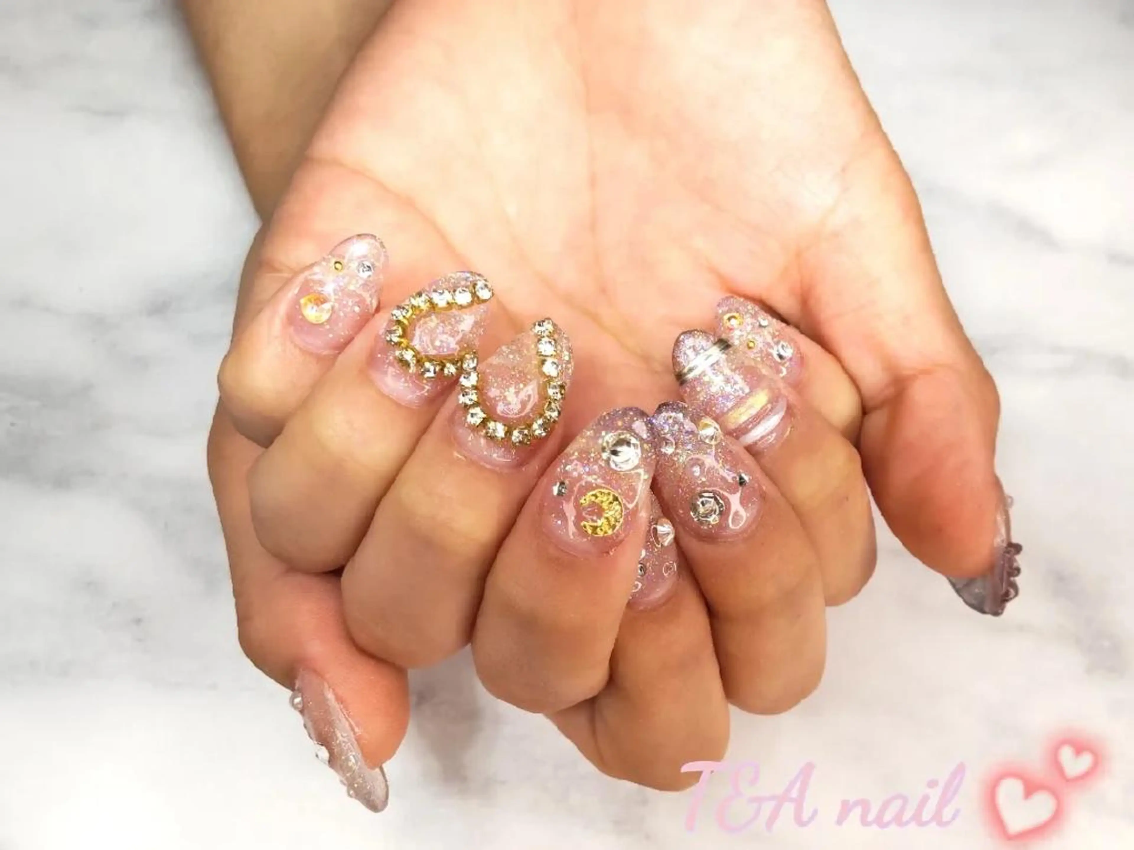 ミディアム ネイル 長さ出し ジェルネイル ハート キラキラネイル ニュアンスネイル ハンドネイル T&A nailのネイルデザイン