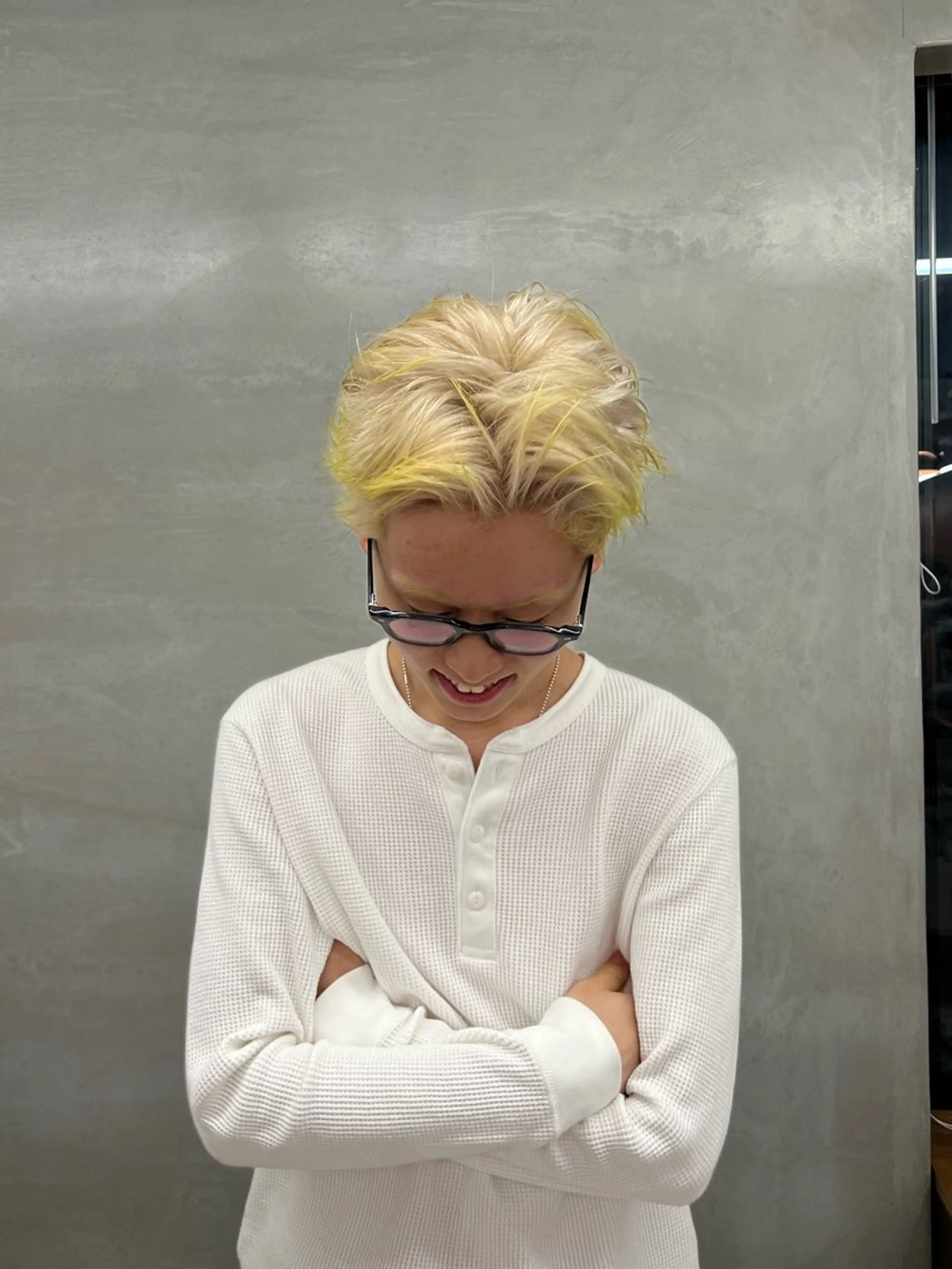 メンズ メンズハイトーン ｻｶﾓﾄ ﾅｵﾐのヘアスタイル