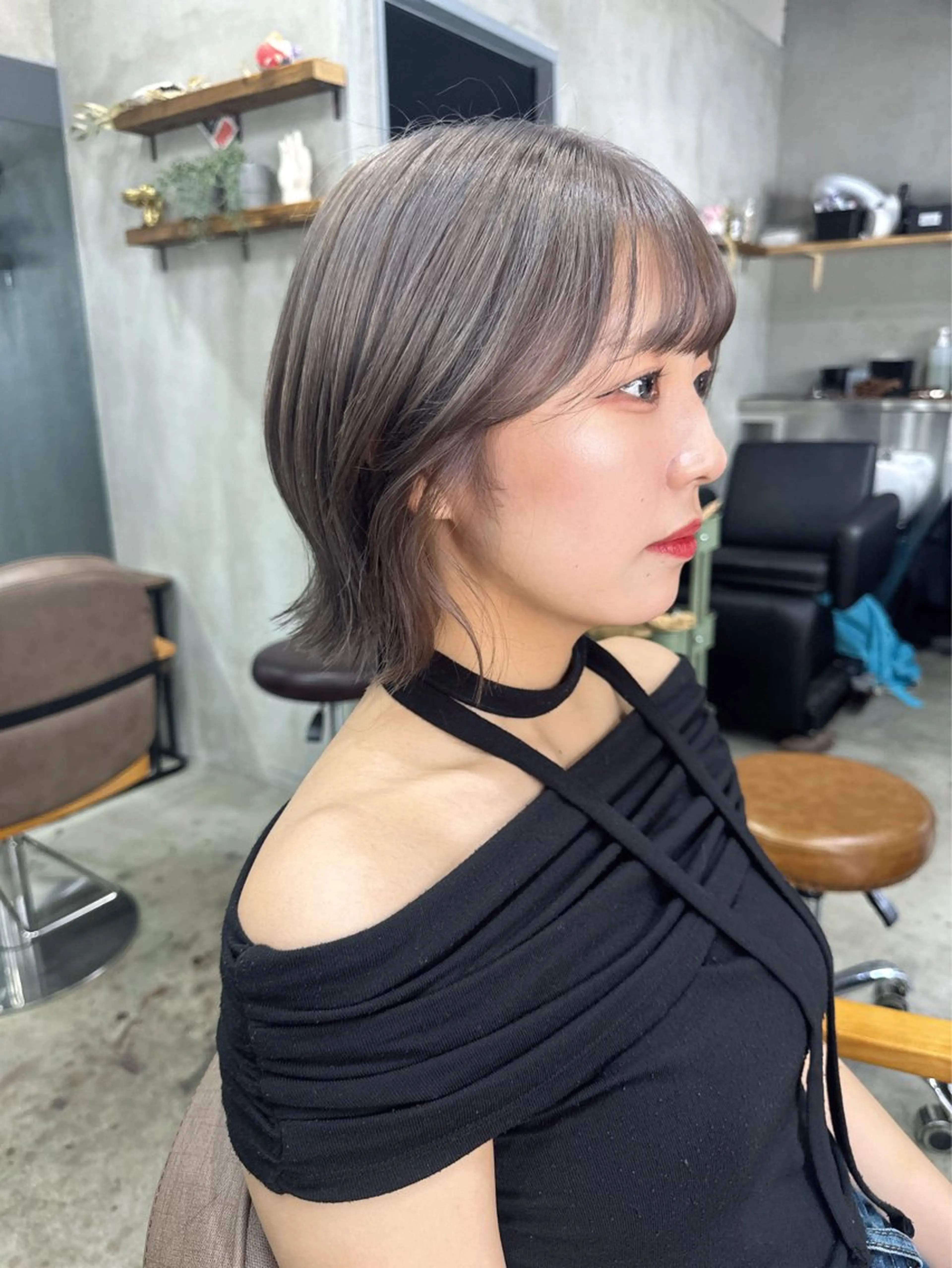 ミディアム カラー グレージュ カット ヘアカラー トリートメント AiM エイム　韓国レイヤーのヘアスタイル