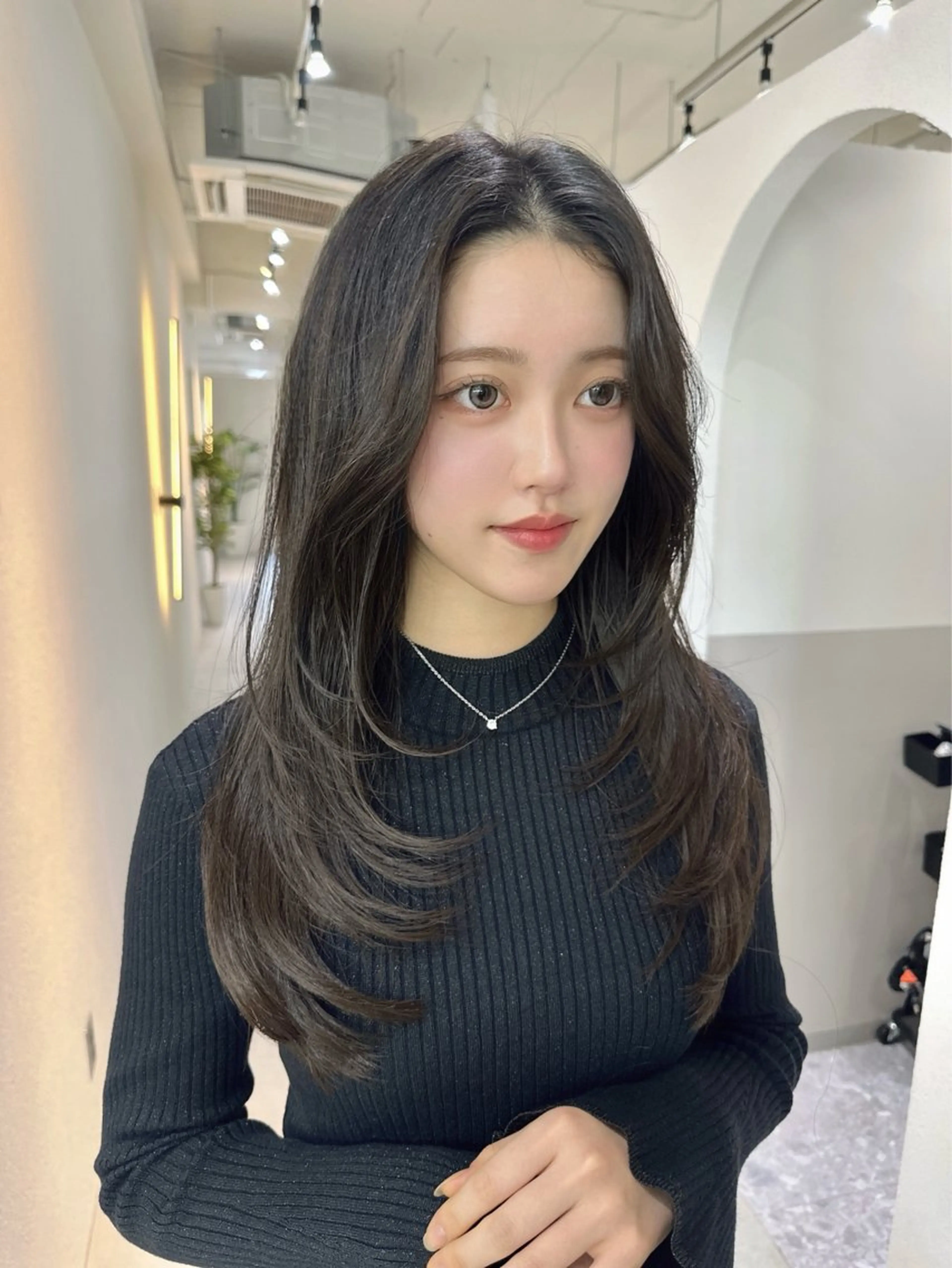 セミロング 韓国レイヤー透明感 カラーヨウスケのヘアスタイル