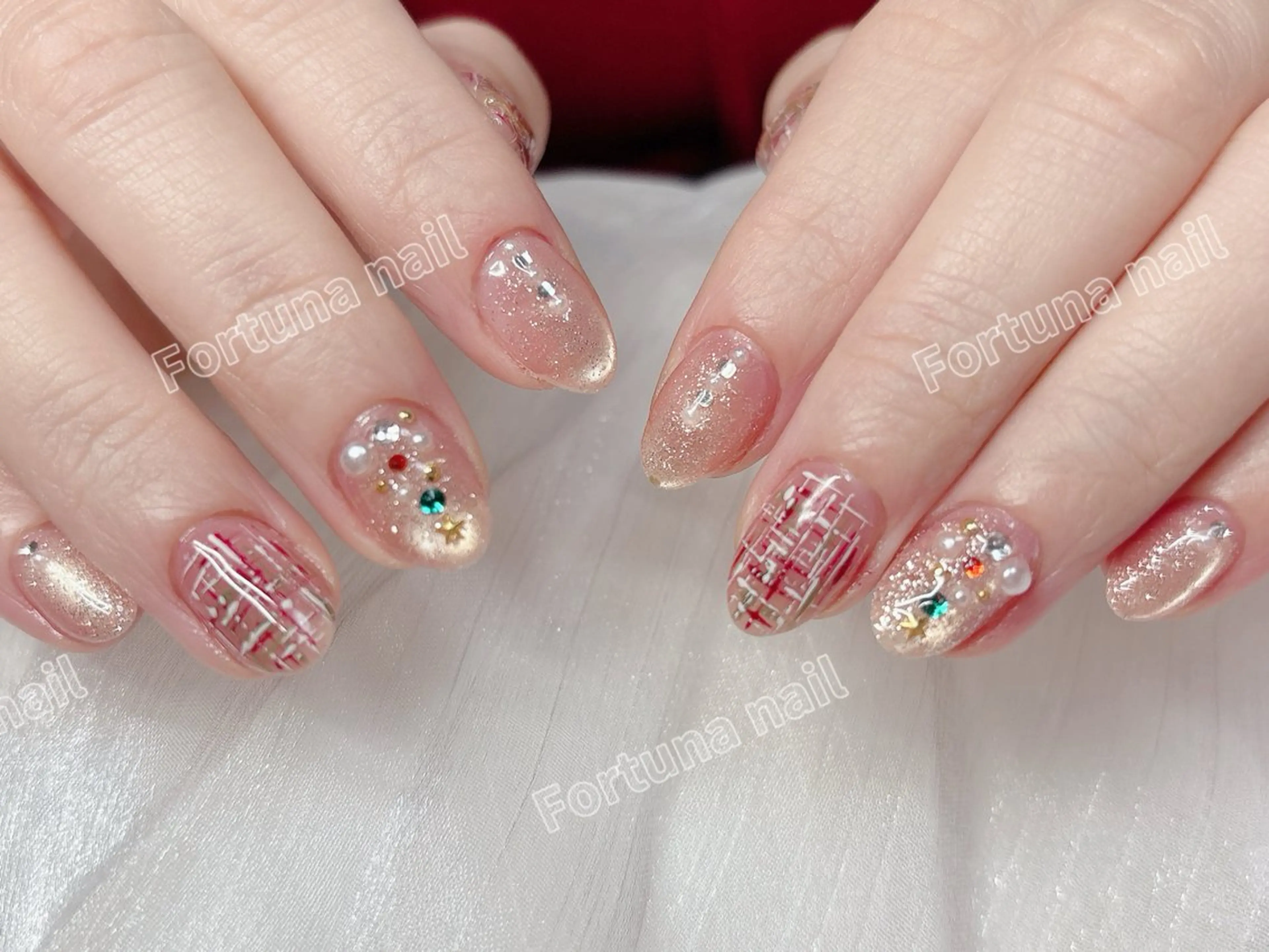 ネイル 冬ネイル クリスマス ハンドネイル Nail •Head スパFortunaのネイルデザイン