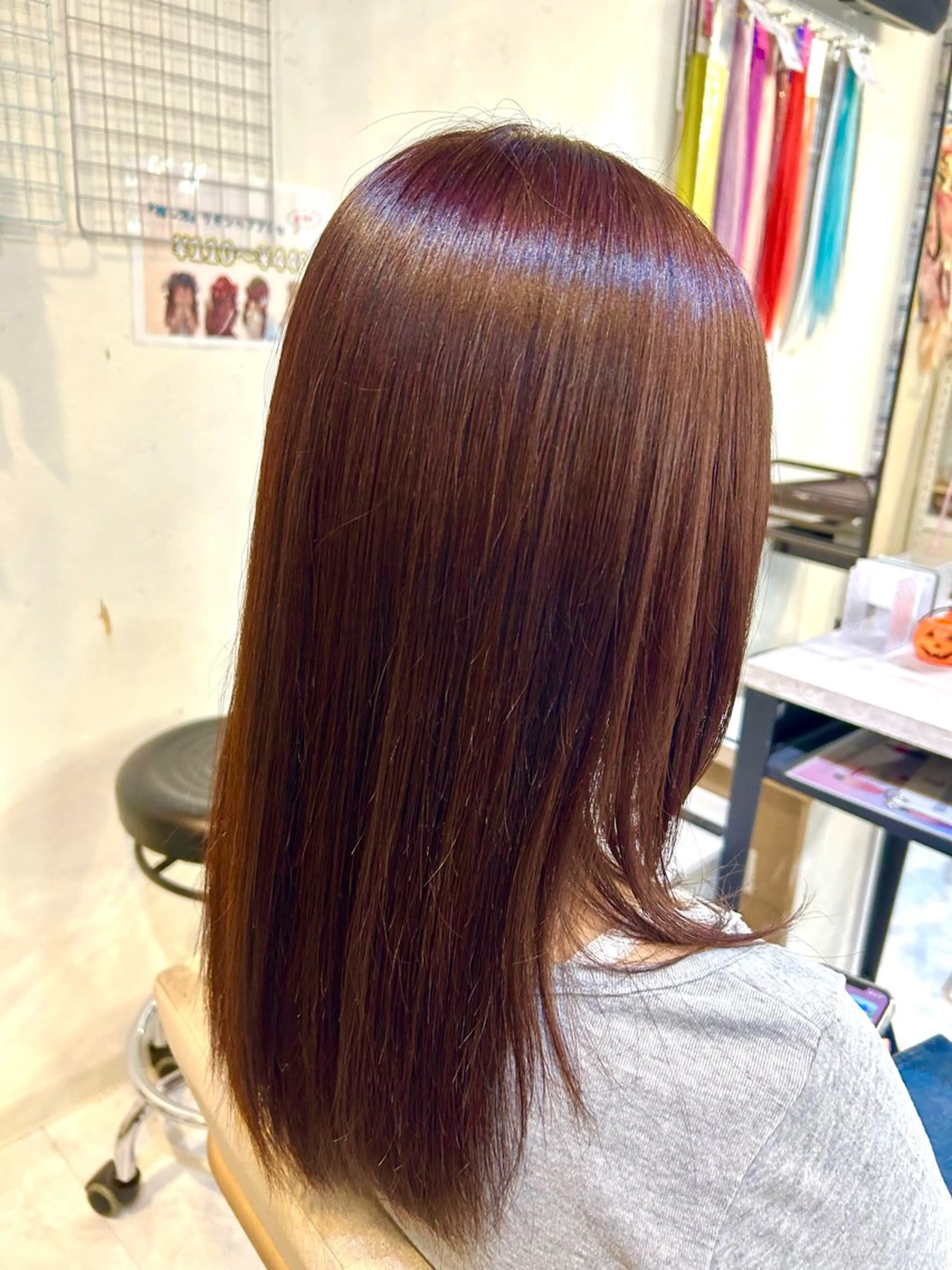 ミディアム カラー ブリーチ ボルドーカラー ブリーチなしカラー 荻野 ひなのヘアスタイル