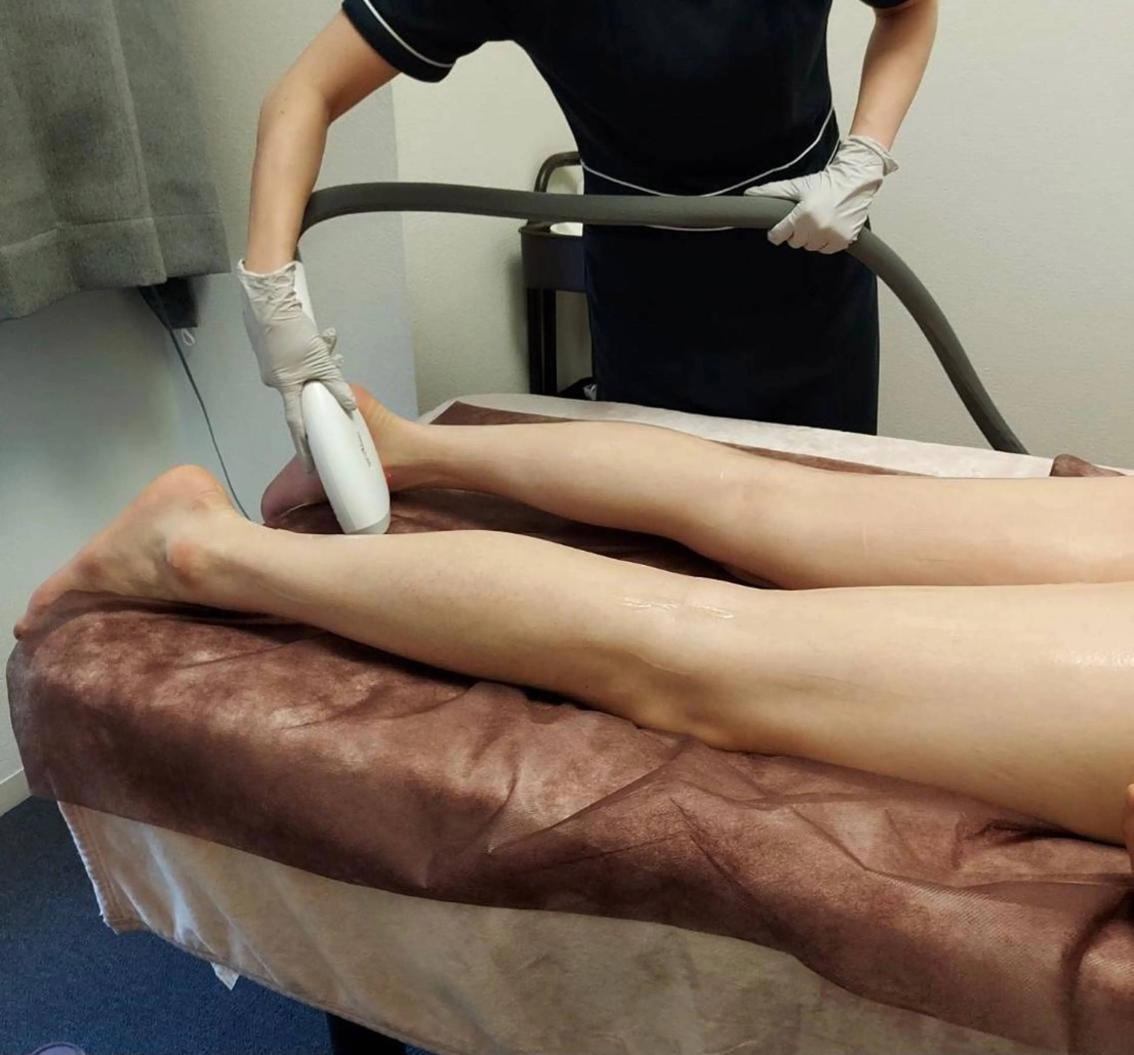 【メンズ】足セット脱毛(ひざ・足の甲・ひざ上・ひざ下)+カウンセリング ♪保湿ケア付♪の写真