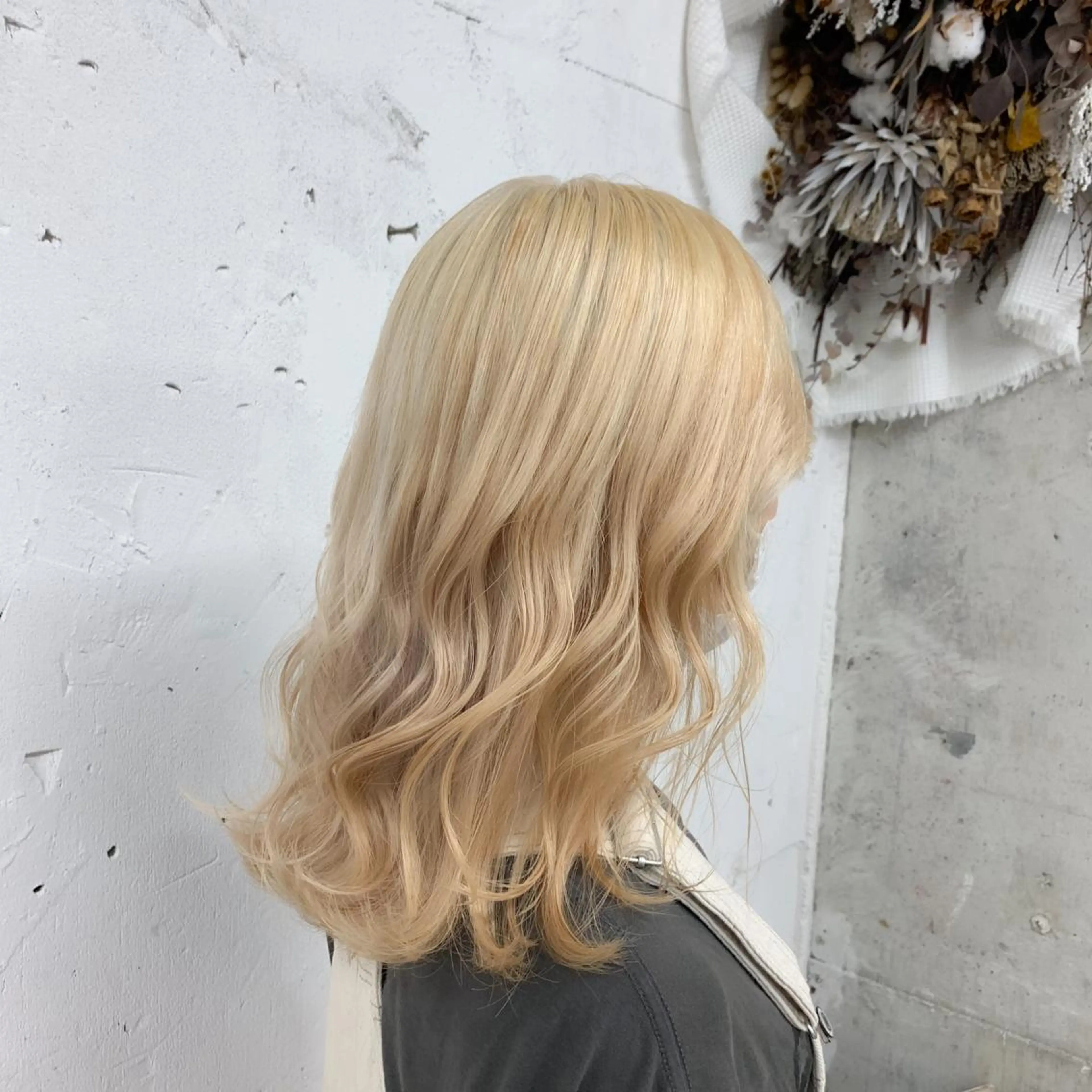 カラー ブリーチ 抜きっぱなしブロンド ケアブリーチ Noele hair atelier(ノエルヘアアトリエ)所属・北上ゆい/個性派/ ナチュラルアレンジのヘアスタイル