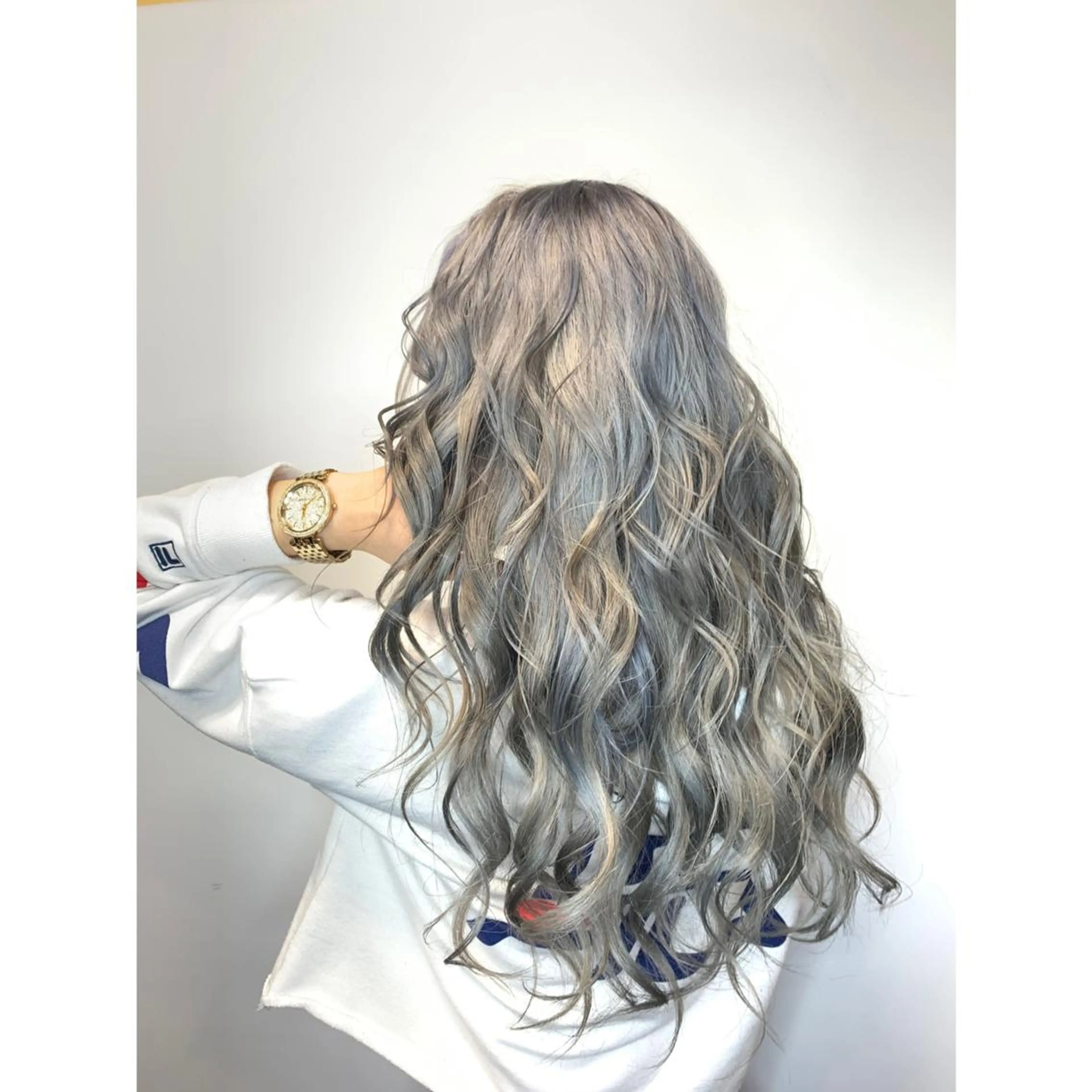 🉐SNSで話題のダメージ軽減✨️ケアブリーチ+水光肌カラー+うる艶トリートメントの写真