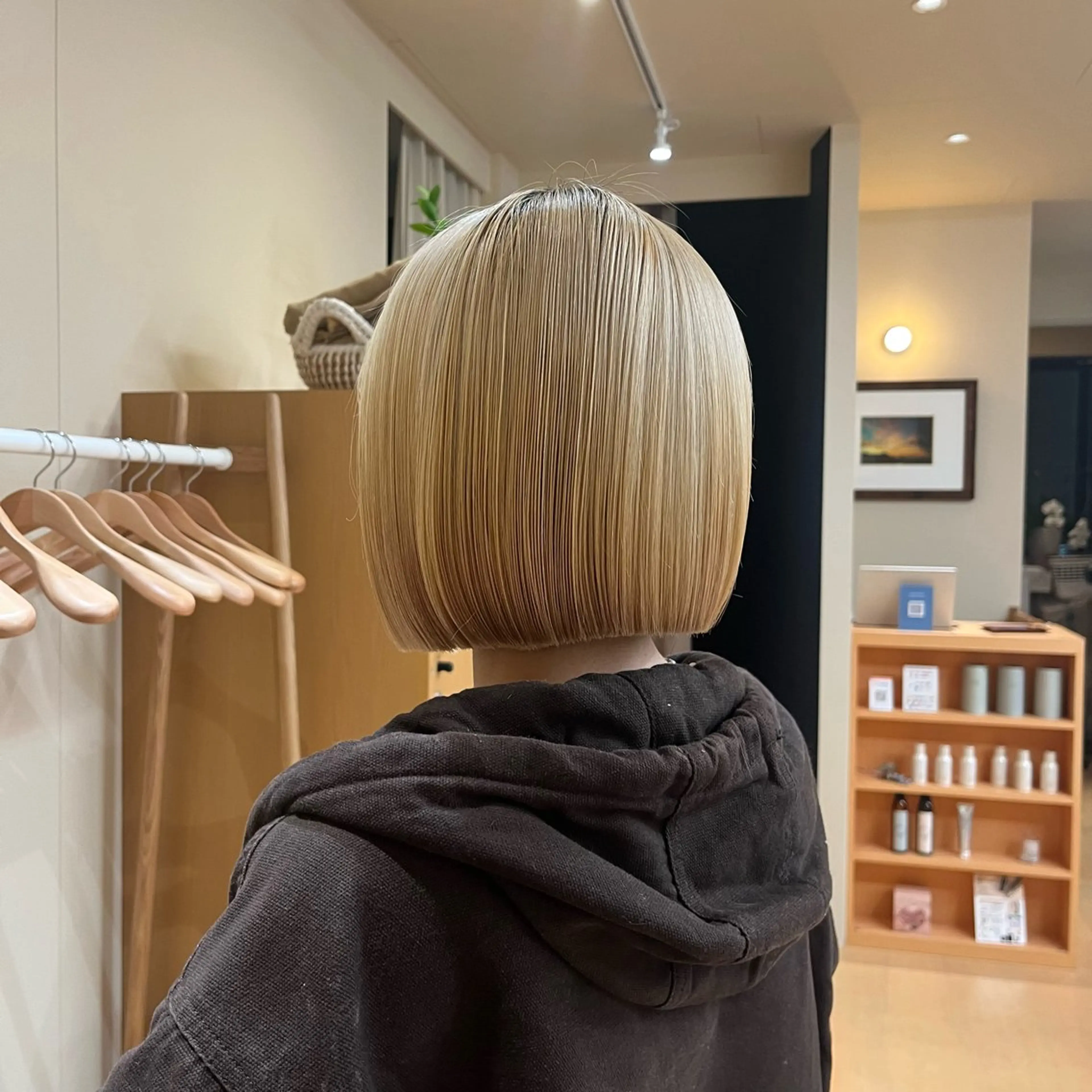 ミディアム ボブ カット Wカラー🐾 ハルナのヘアスタイル