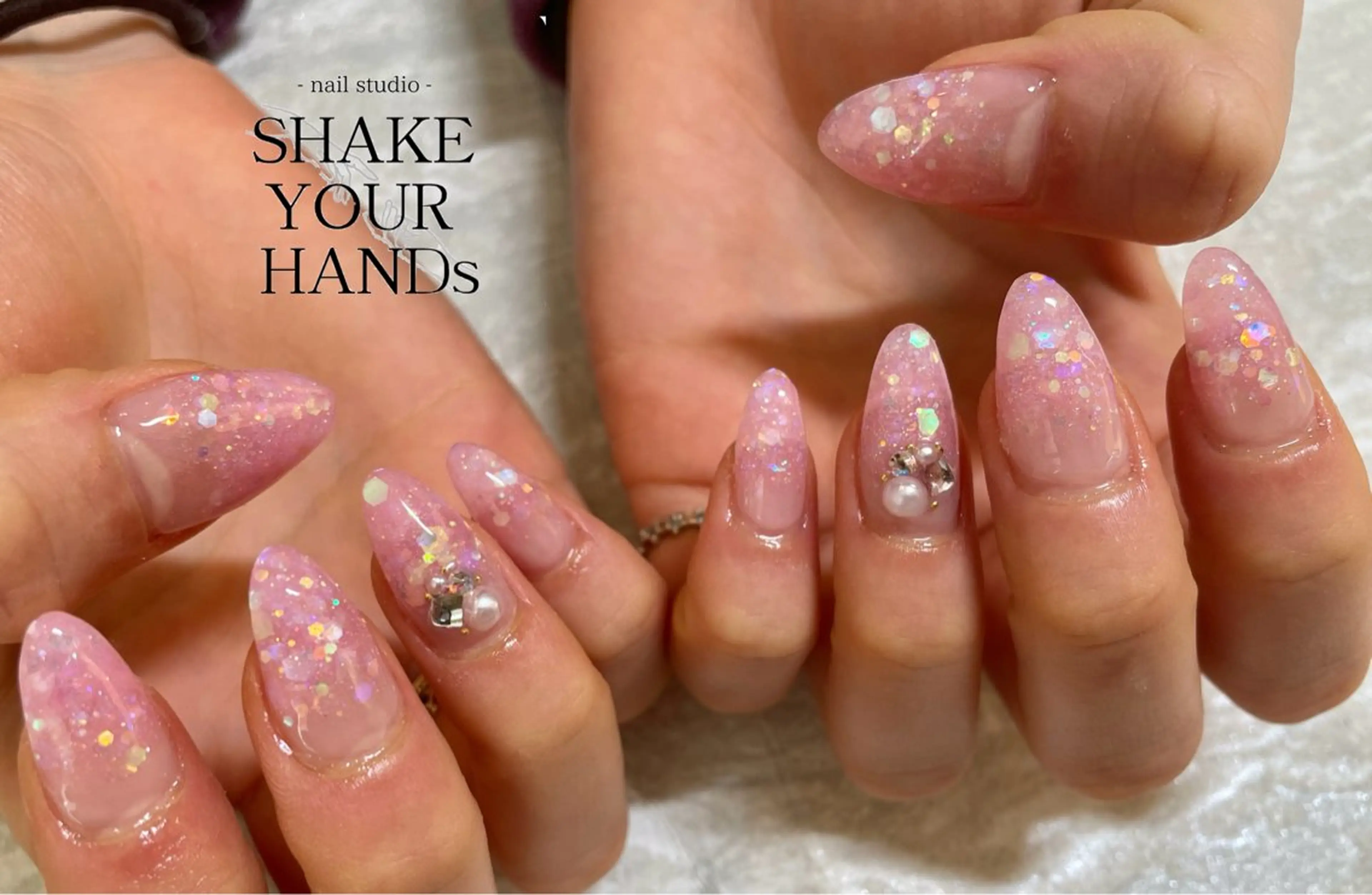 ネイル オーロラネイル ピンク ハンドネイル ネイルスタジオ シェイクユアハンズのネイルデザイン