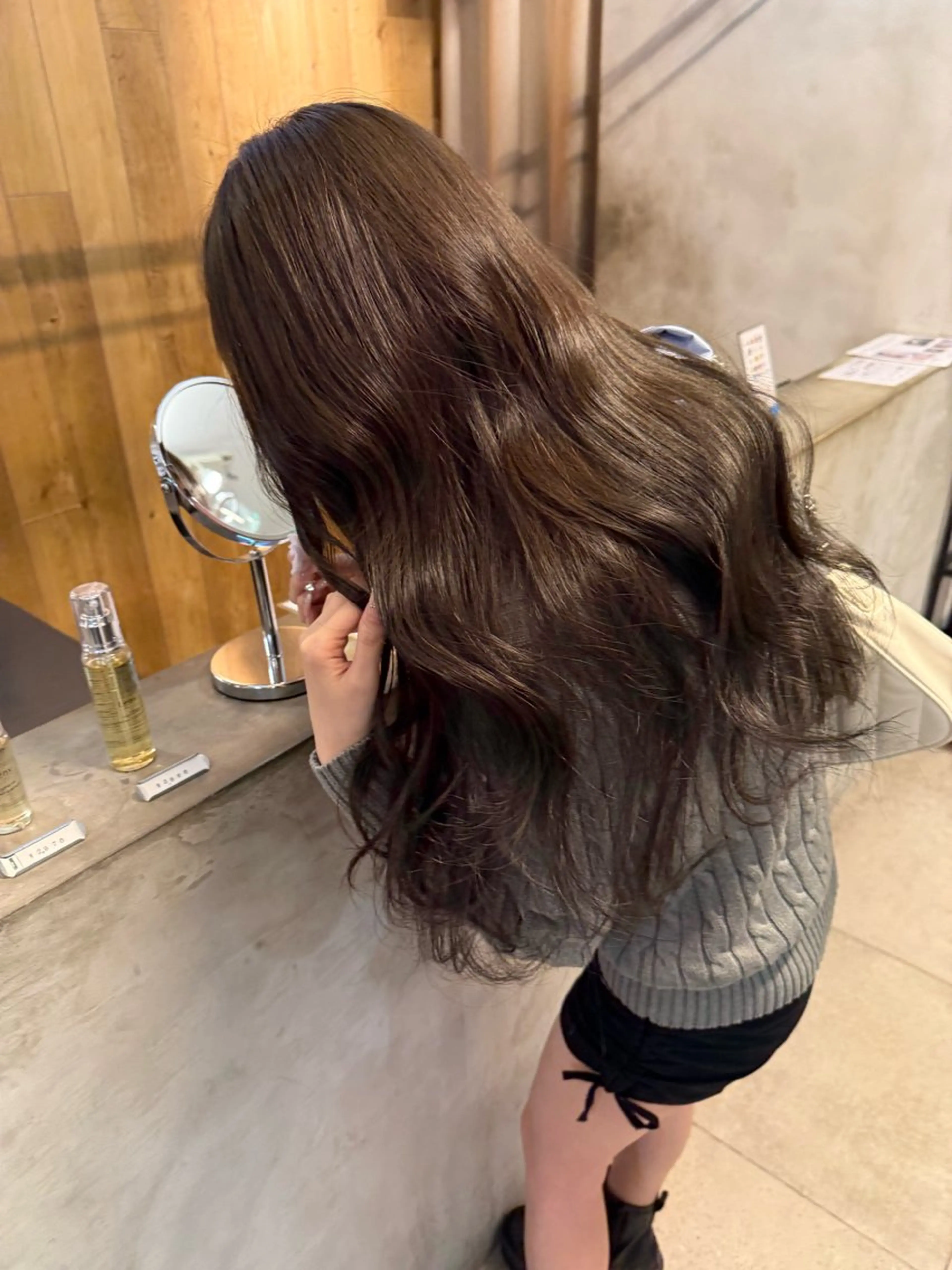 ロング カラー ミルクティー× グレージュMOMOのヘアスタイル