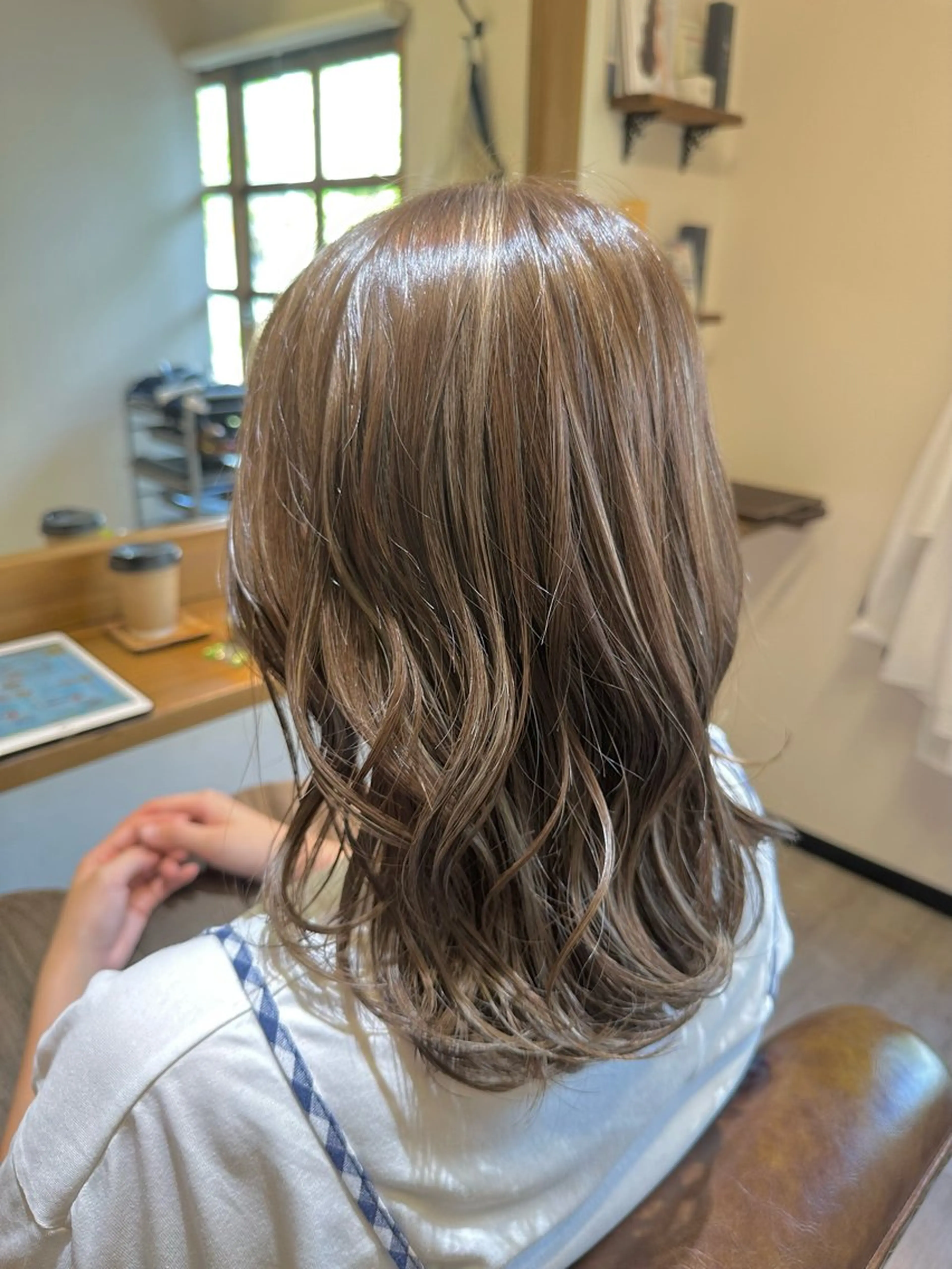 ミディアム ハイライト ヘアカラー 佐藤  真依のその他イメージ