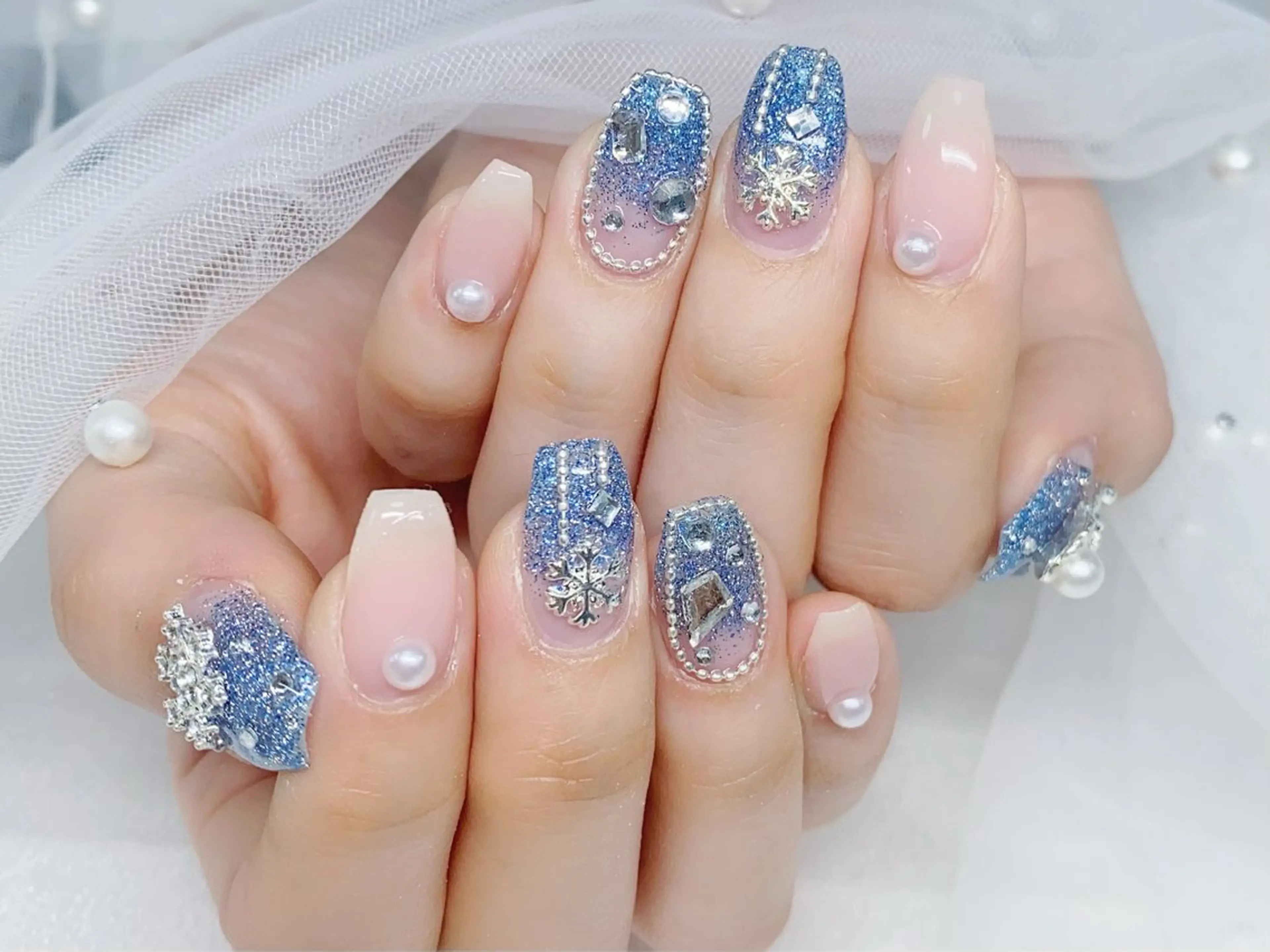 ネイル オーロラネイル 長さ出し フラッシュネイル フレンチネイル ジェルネイル ハンドネイル ETERNA Nail 銀座店【パラジェル/フィルイン/チップ長さだし/マグネット/ニュアンス】所属・ア カリのネイルデザイン