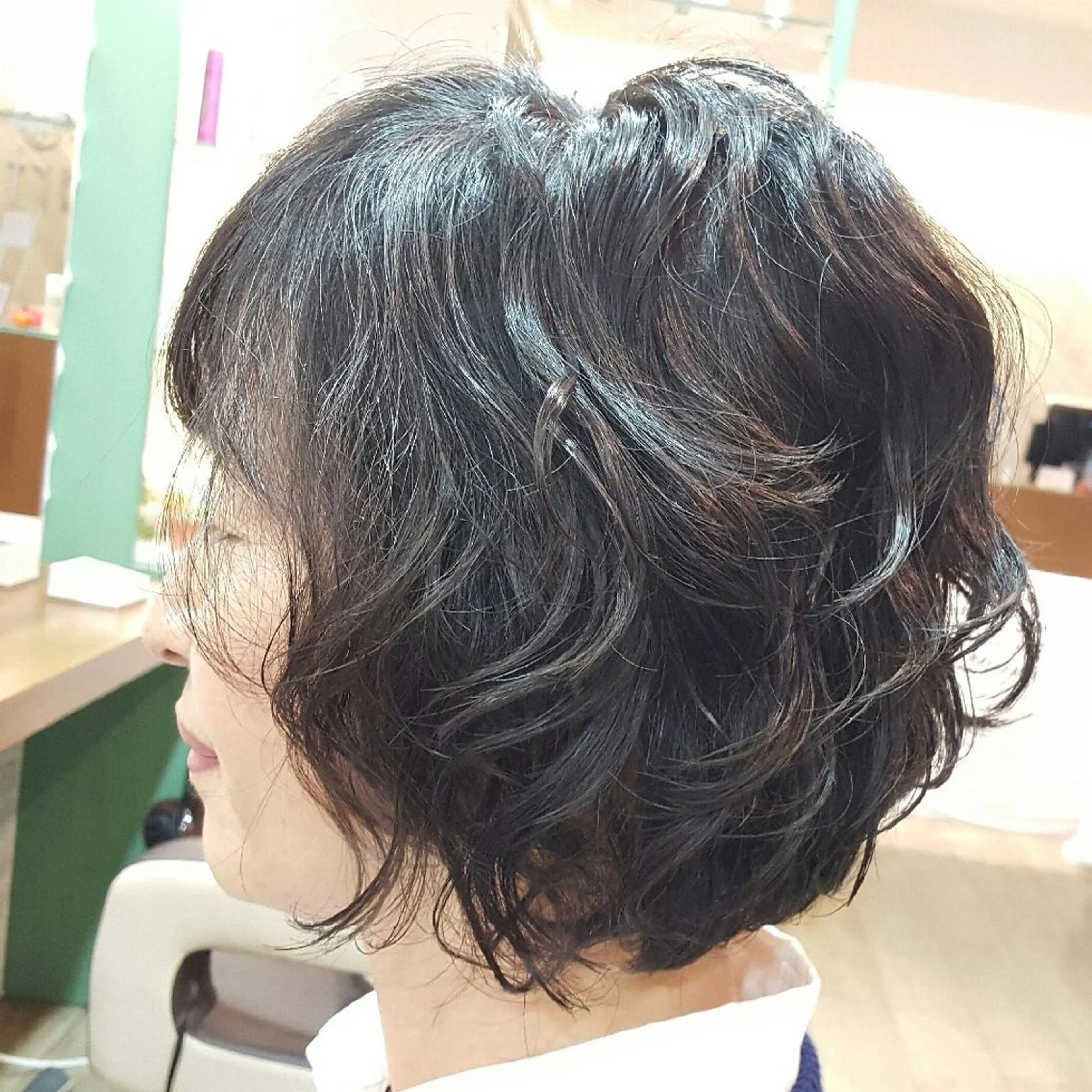 パーマ 若泉 真梨のヘアスタイル