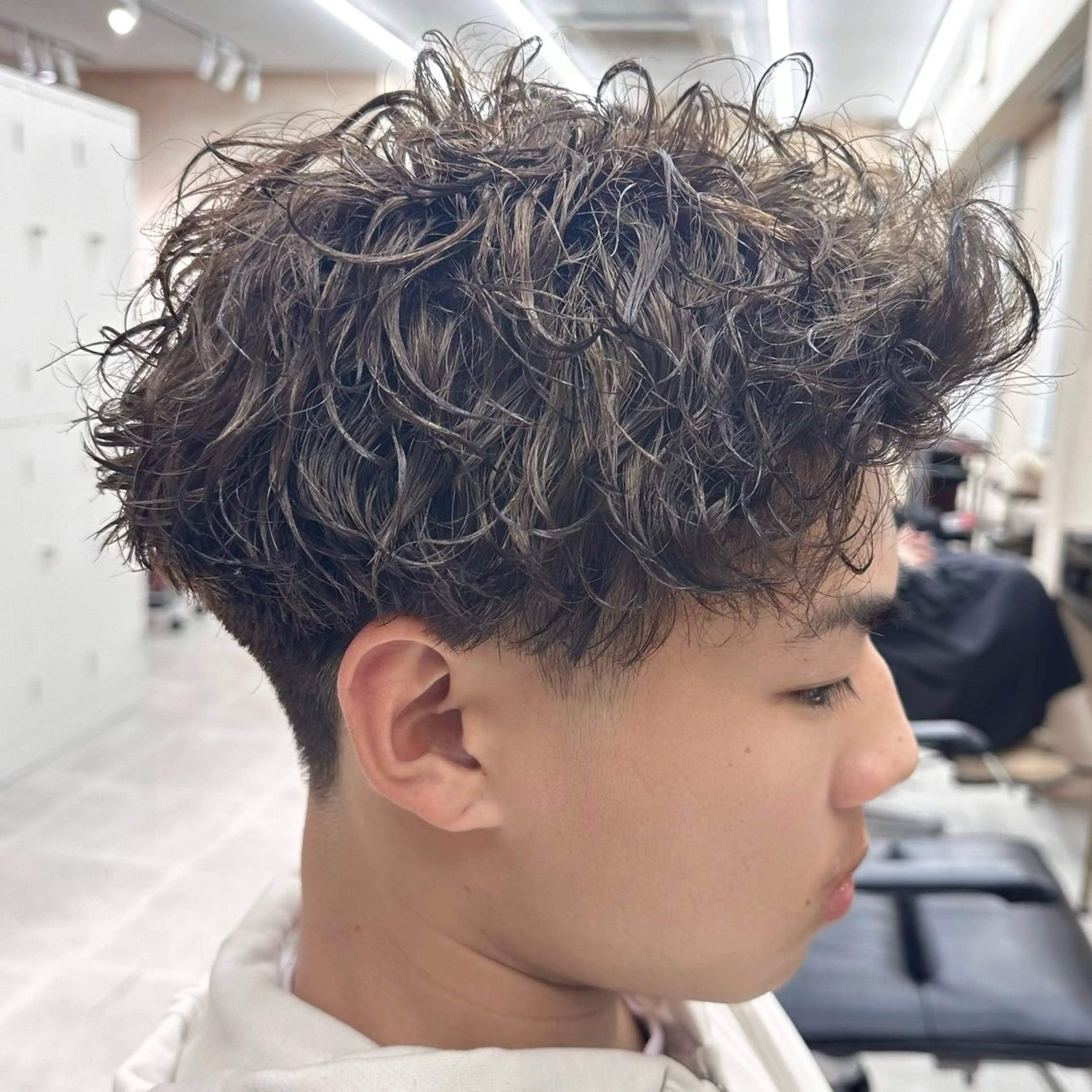 カラー メンズ カット ヘアカラー パーマ メンズパーマ🔵 ハイトーン✨原田慎也のヘアスタイル