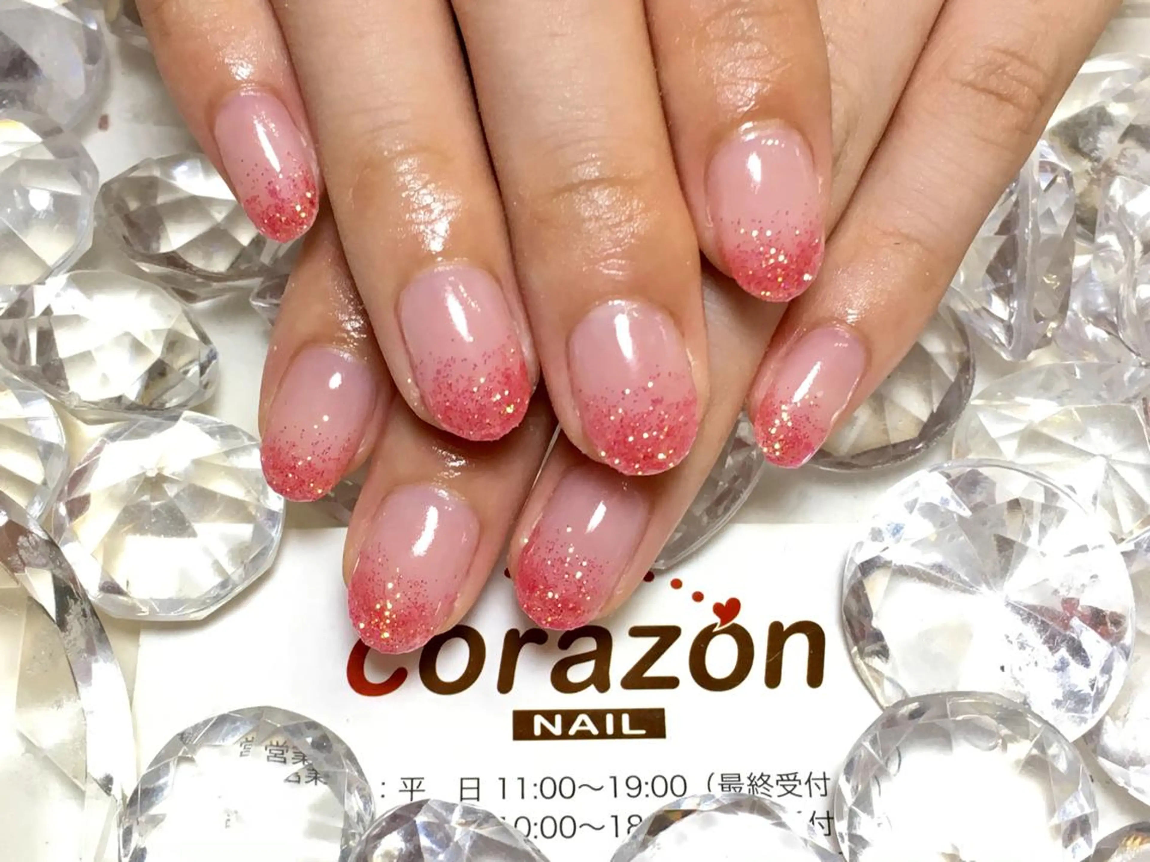 ネイル グラデーション ラメ(グリッター) ラメグラデーション 赤色 ハンドネイル corazon所属・ネイリスト aicoのネイルデザイン