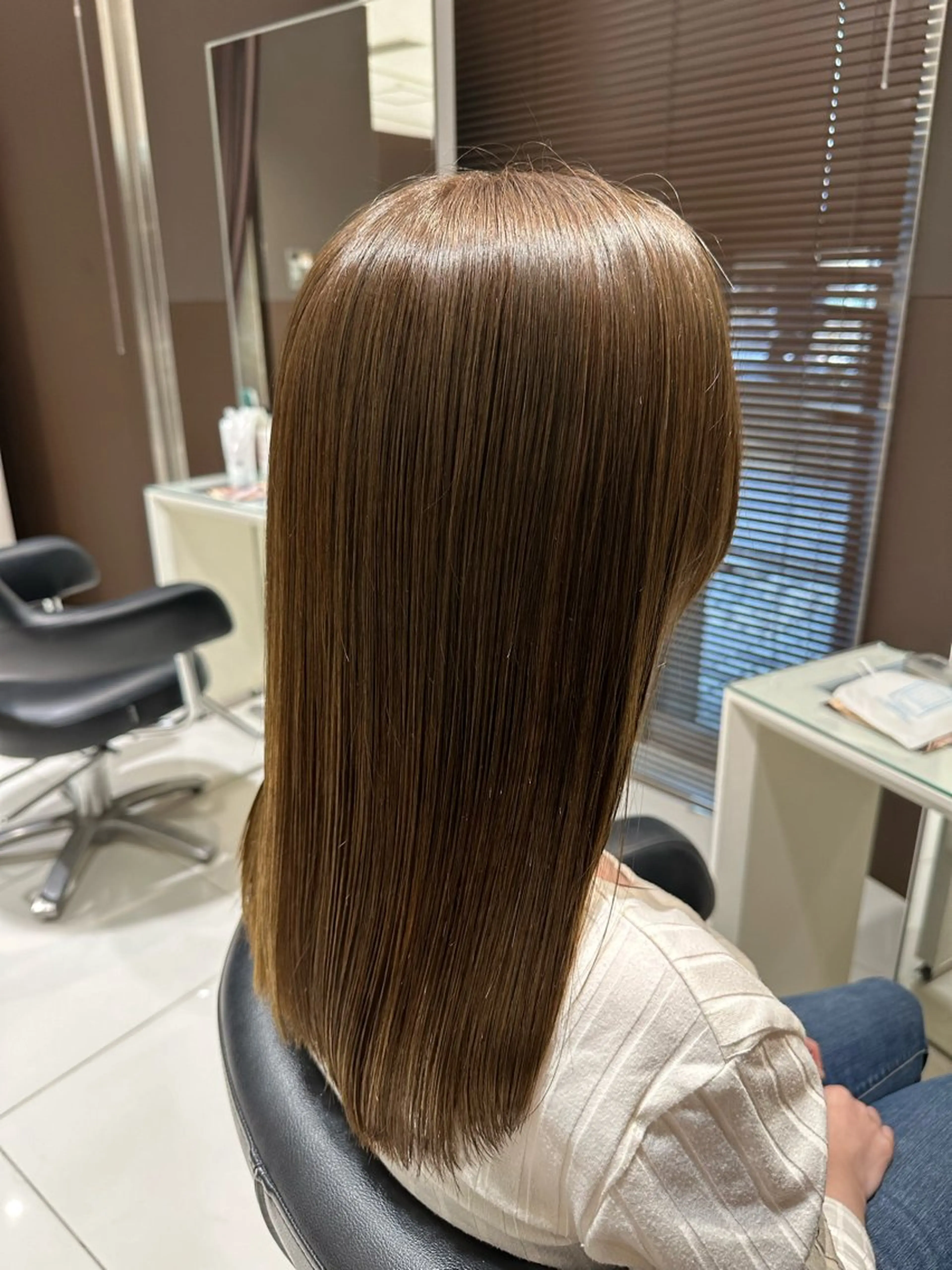 セミロング AVANCE emiのヘアスタイル