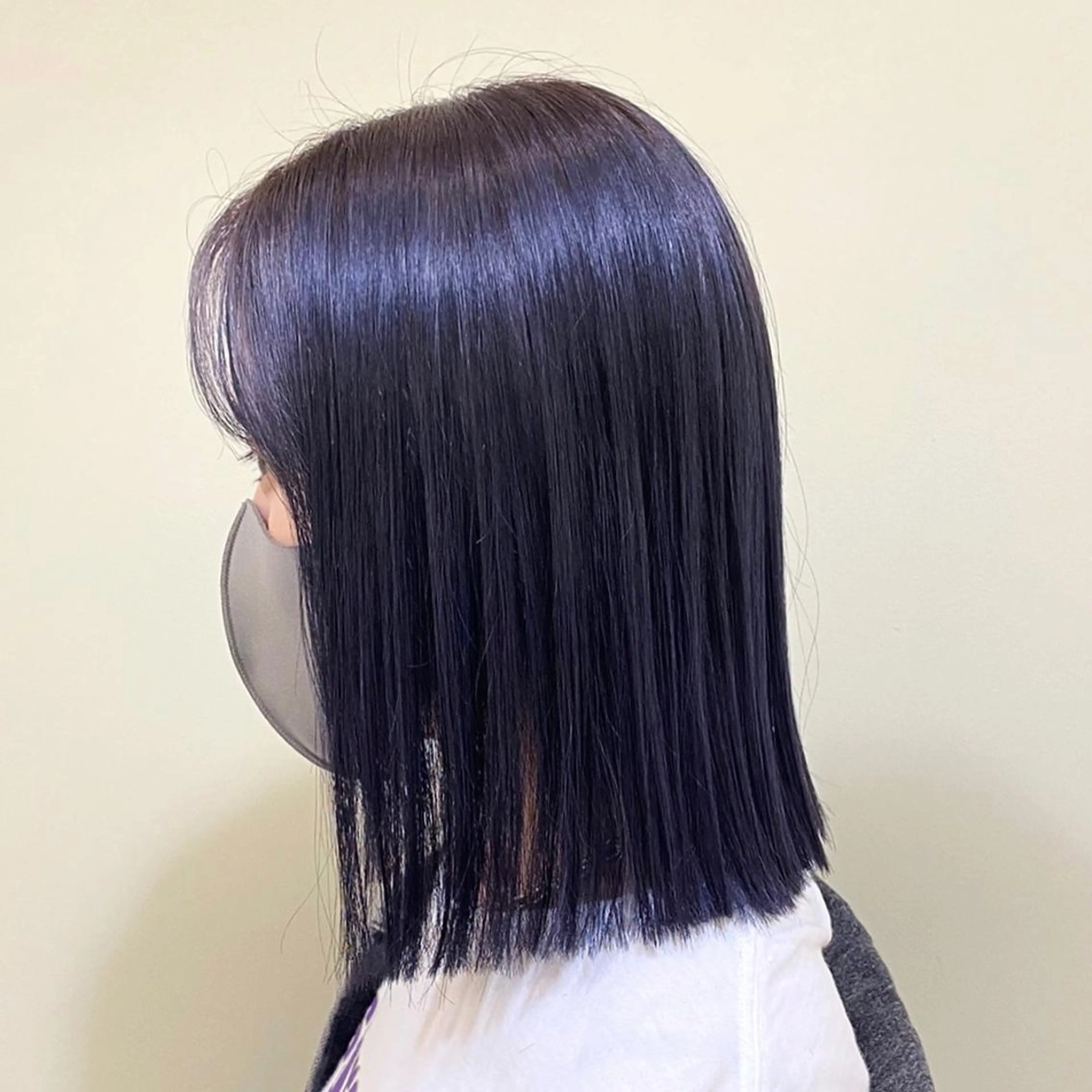 ミディアム カラー 黒髪 ブルーカラー ブルーブラック ラベンダーカラー ANNA /艶髪/ハイトーンのヘアスタイル