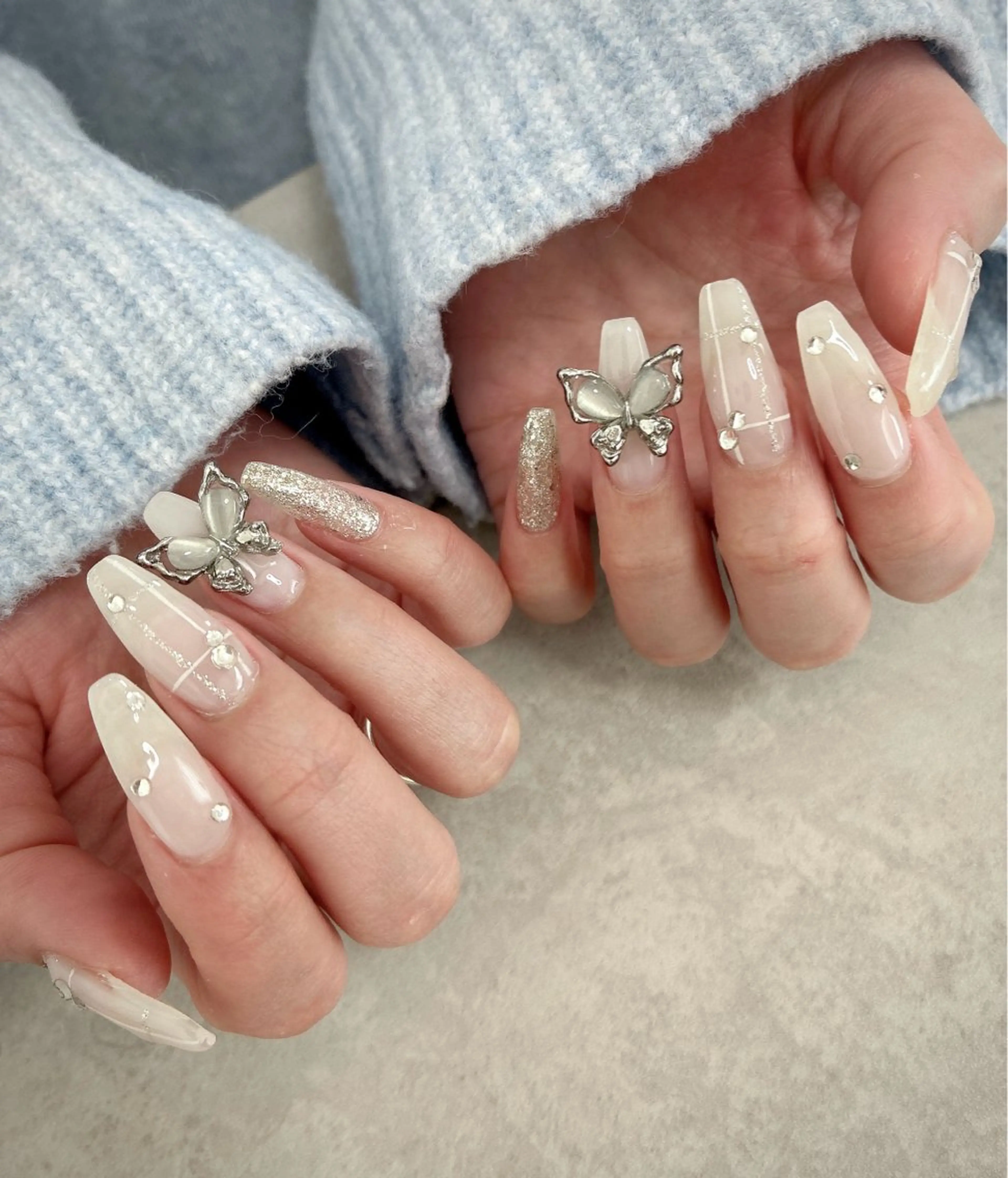 ネイル ホワイト Lilly Co.のネイルデザイン