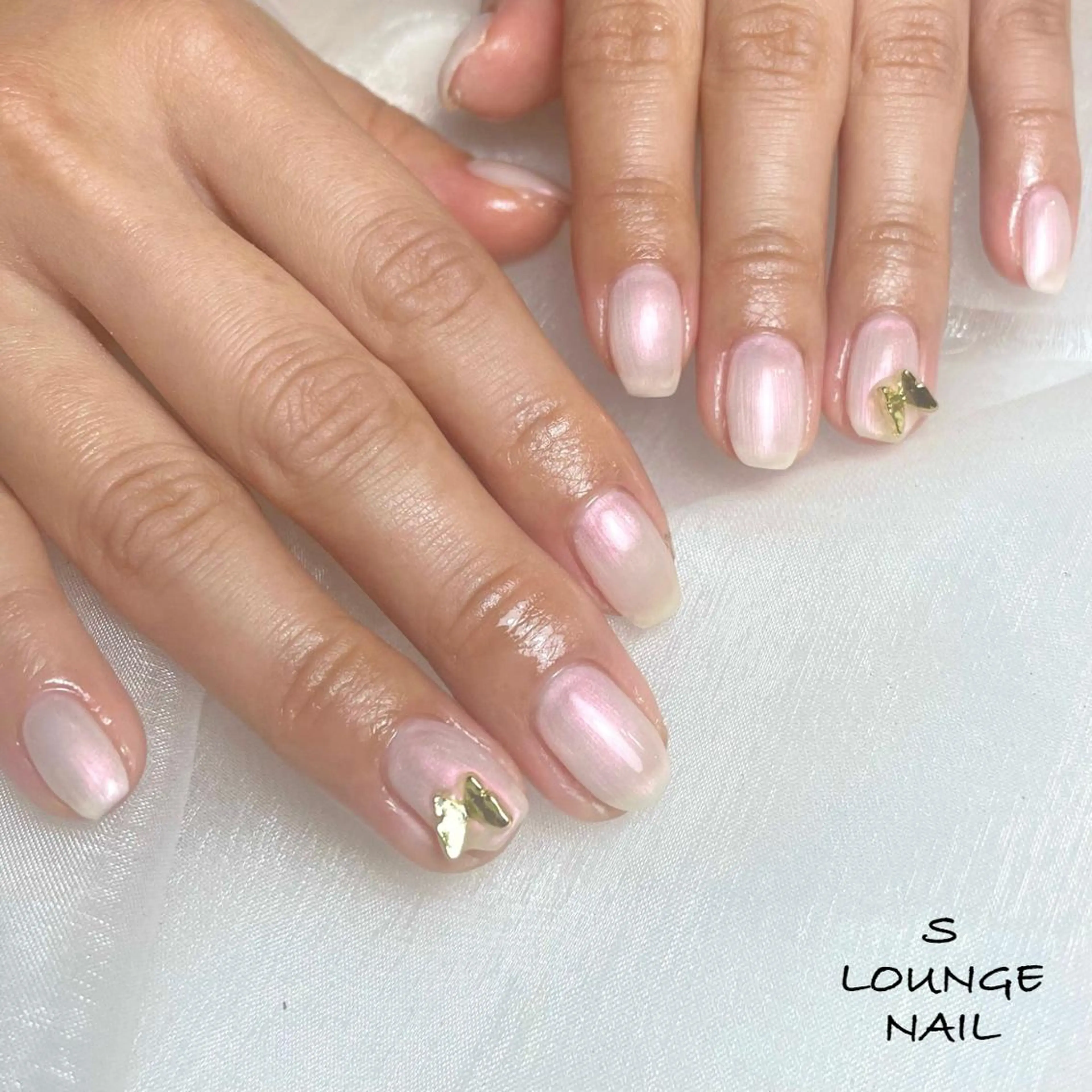 ネイル オーロラネイル ハンドネイル フットネイル S LOUNGE NAIL所属・パーツたくさん🍓 SUMIのネイルデザイン