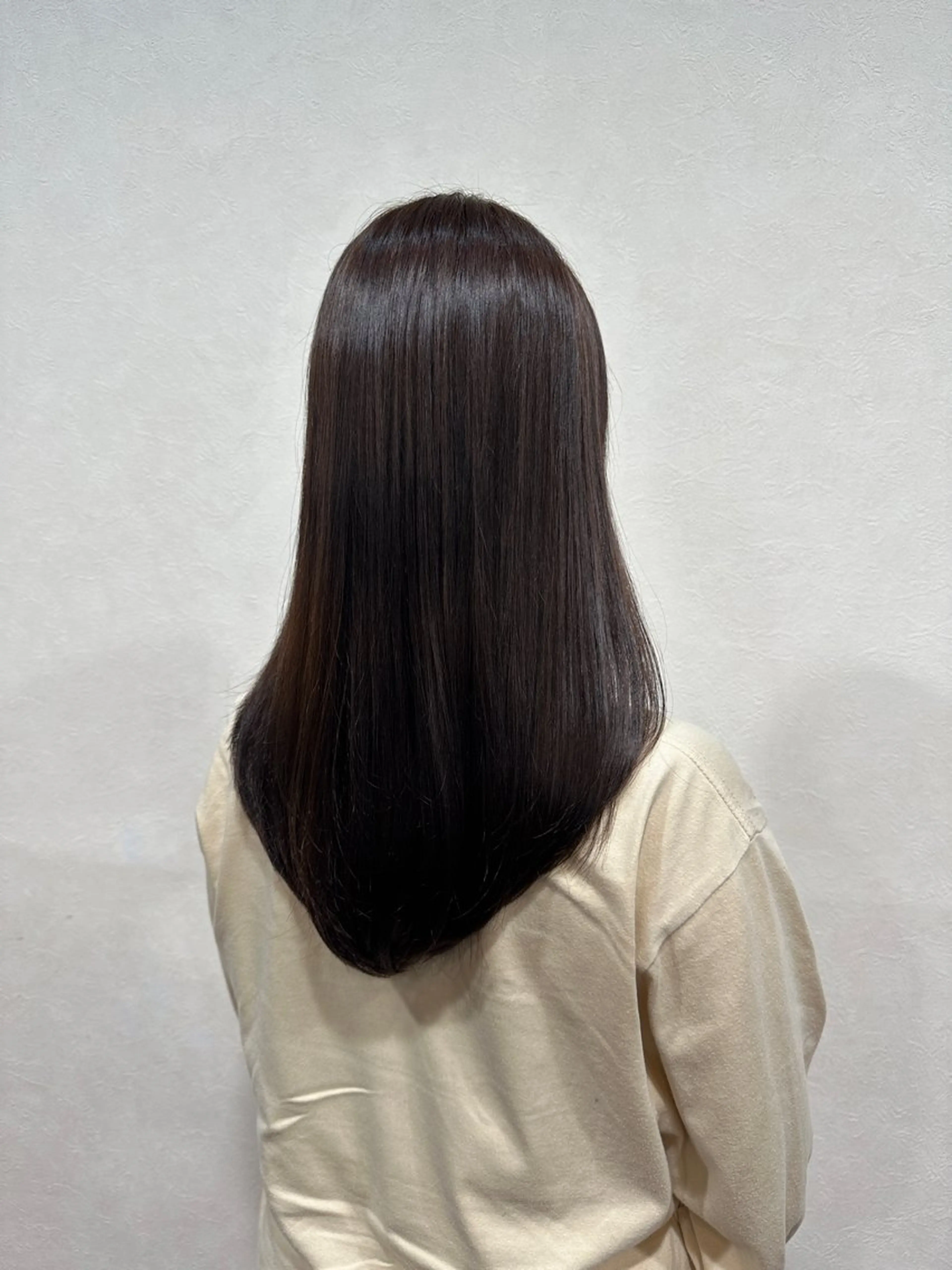 セミロング カラー 亀井 結夏のヘアスタイル