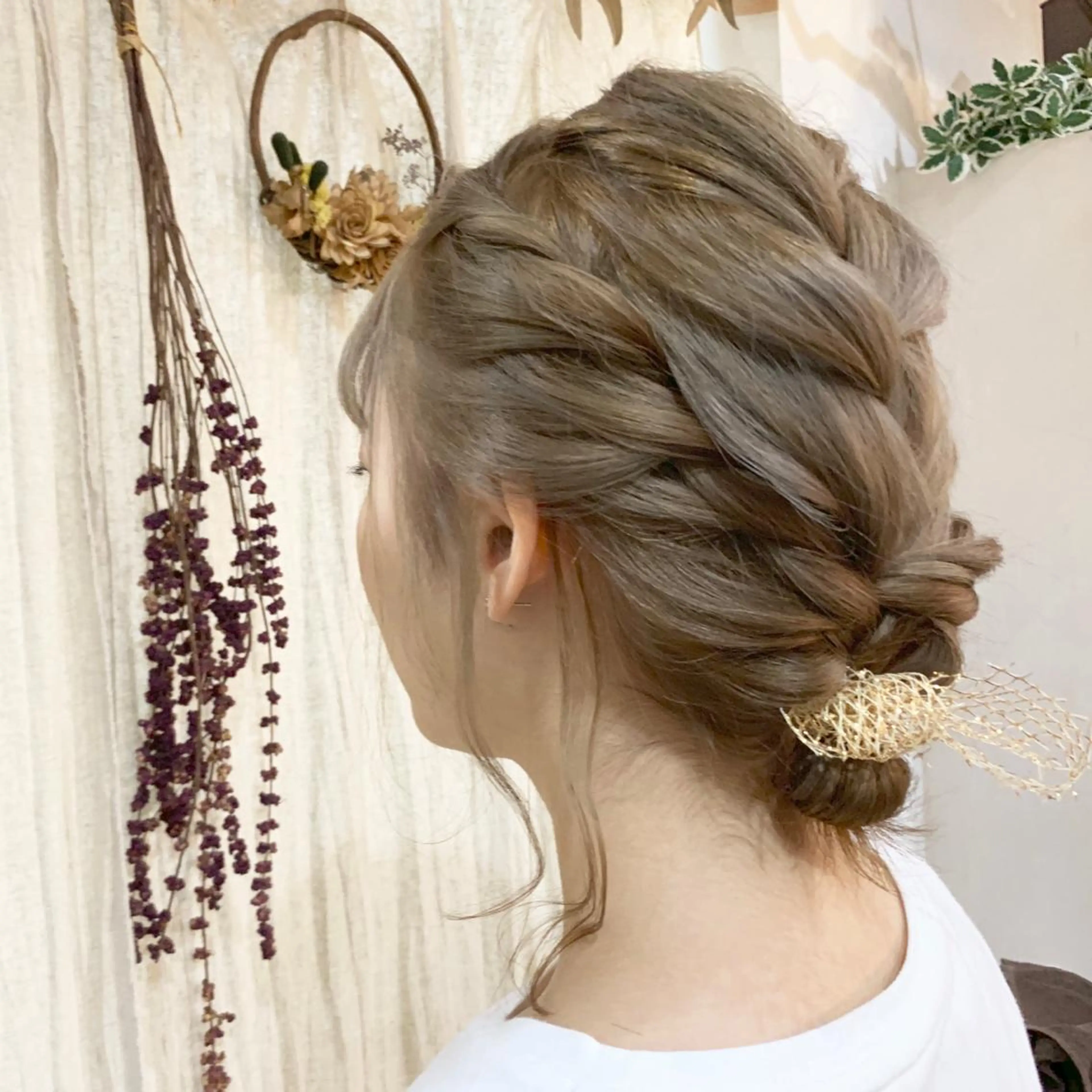 カラー ベージュカラー ミルクティーベージュ ヘアカラー 佐藤 美咲のヘアスタイル