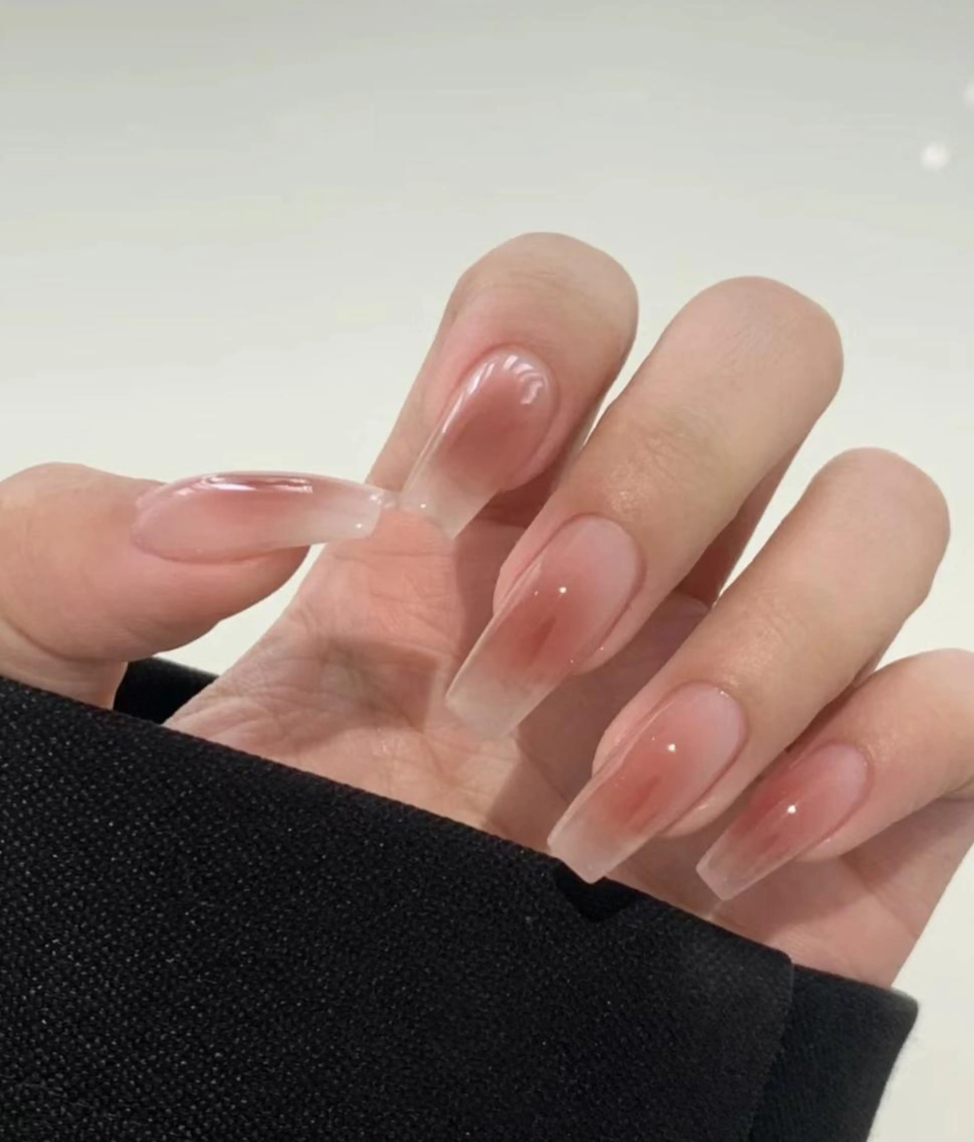 [初回ソフトジェルオフ無料]【チップ長さ出し】ベースカラー付けチークネイル💅の写真