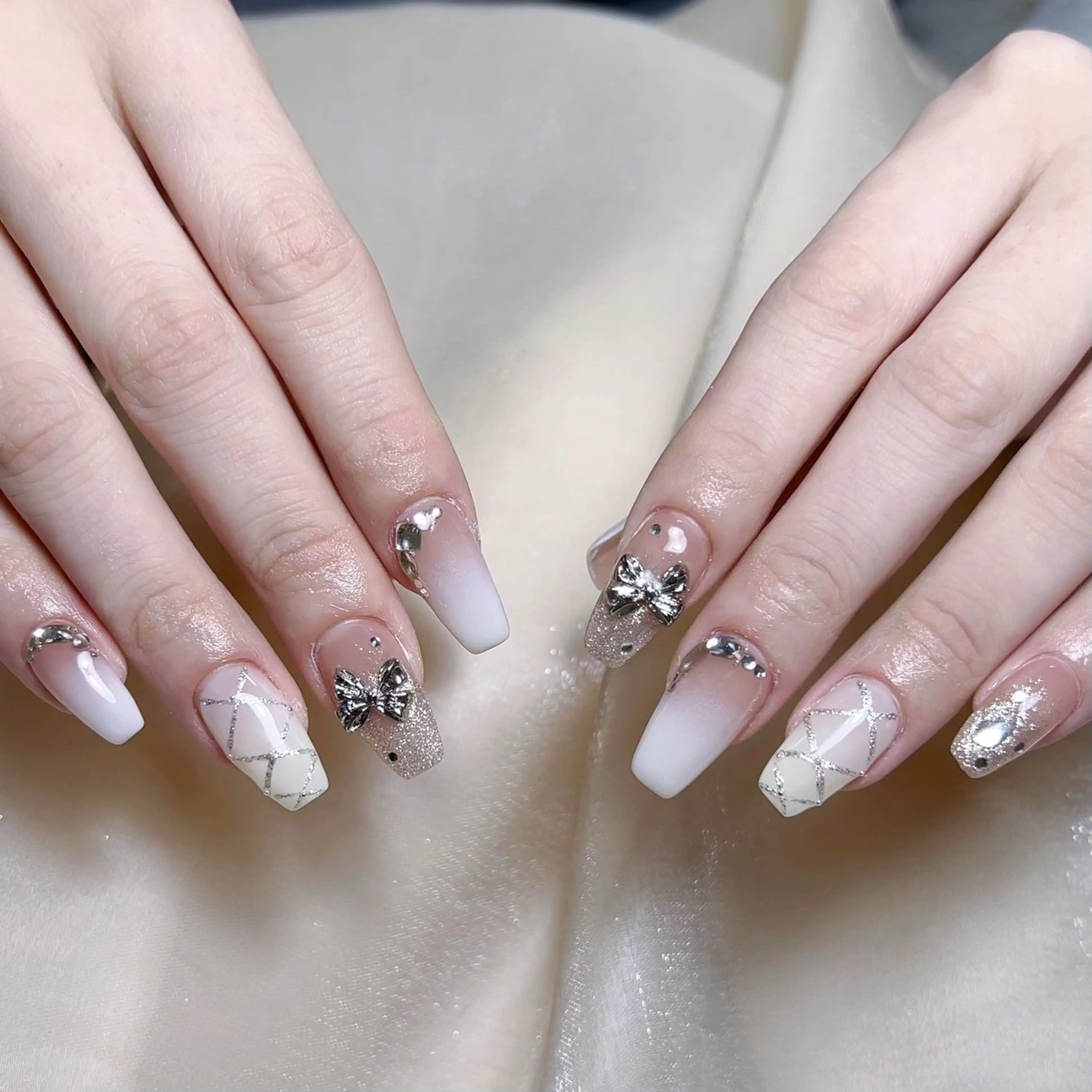 メンズ ネイル メンズ韓国風 アートネイル オーロラネイル ガーリー キラキラネイル ハンドネイル Nail salon 木にいるのネイルデザイン