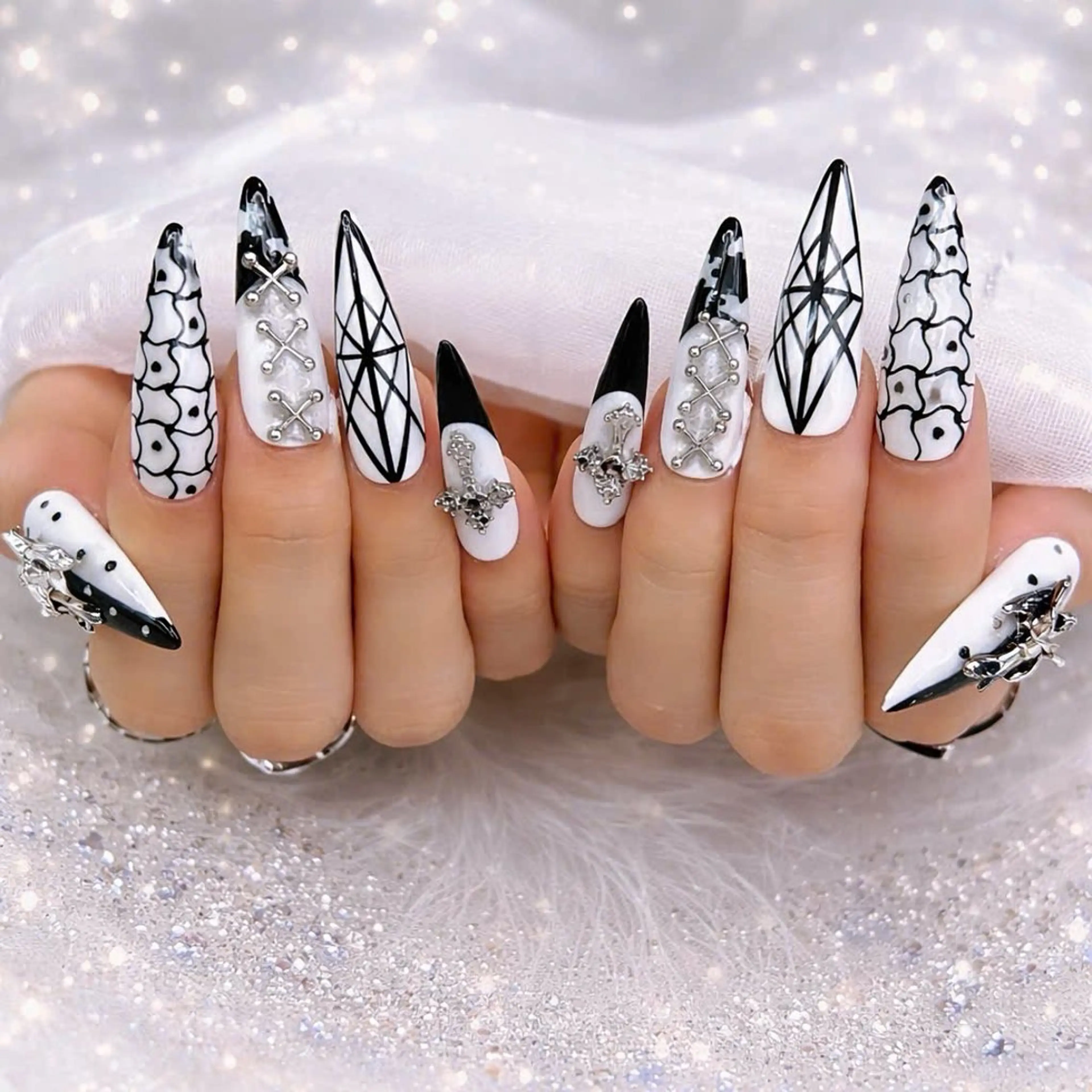 ネイル 持ち込み シンプルネイル salon GOLD チュックのネイルデザイン