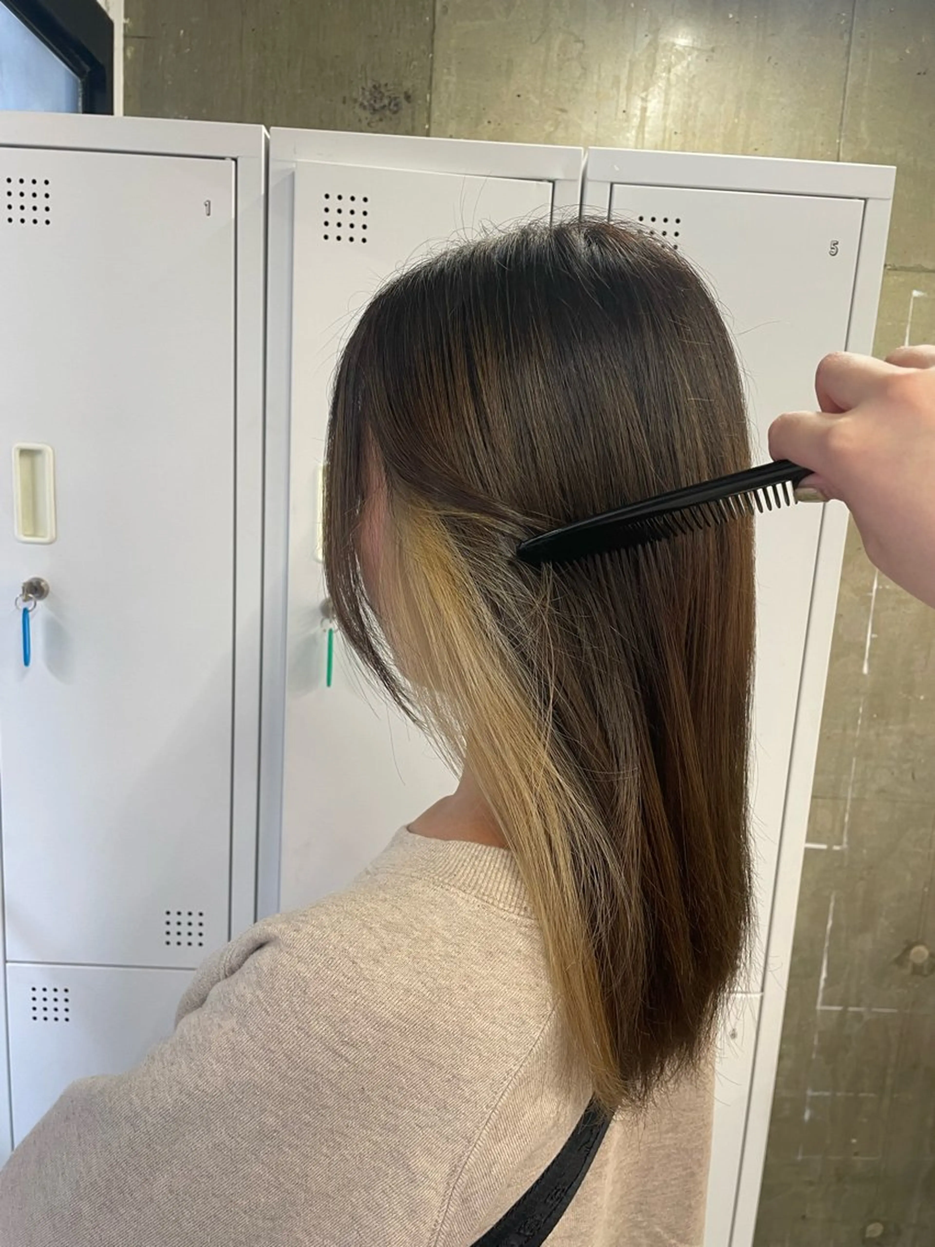 セミロング 五屋 美咲のヘアスタイル