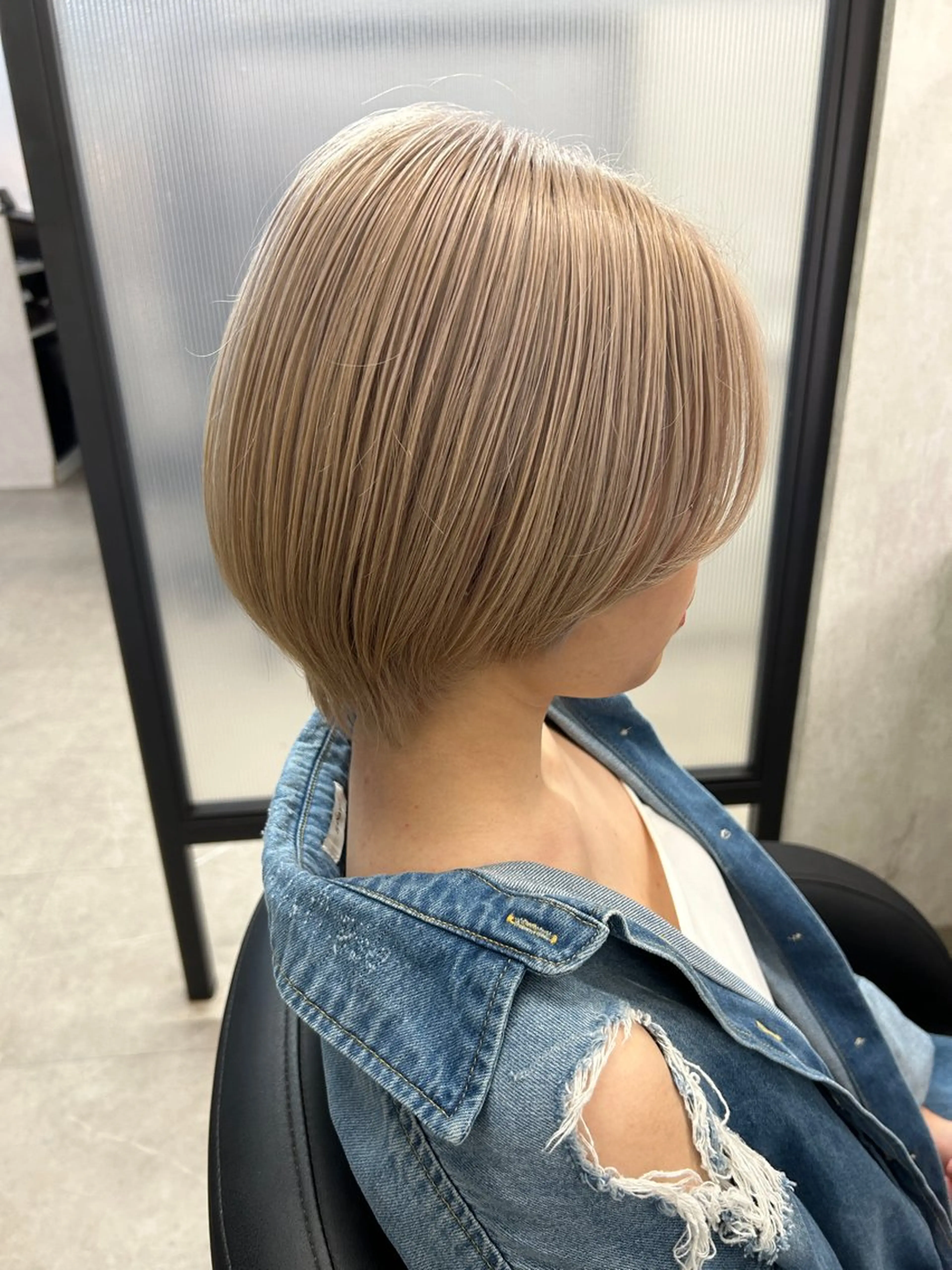 ショート カラー ハイライト/レイヤー ミルクティー/山本のヘアスタイル