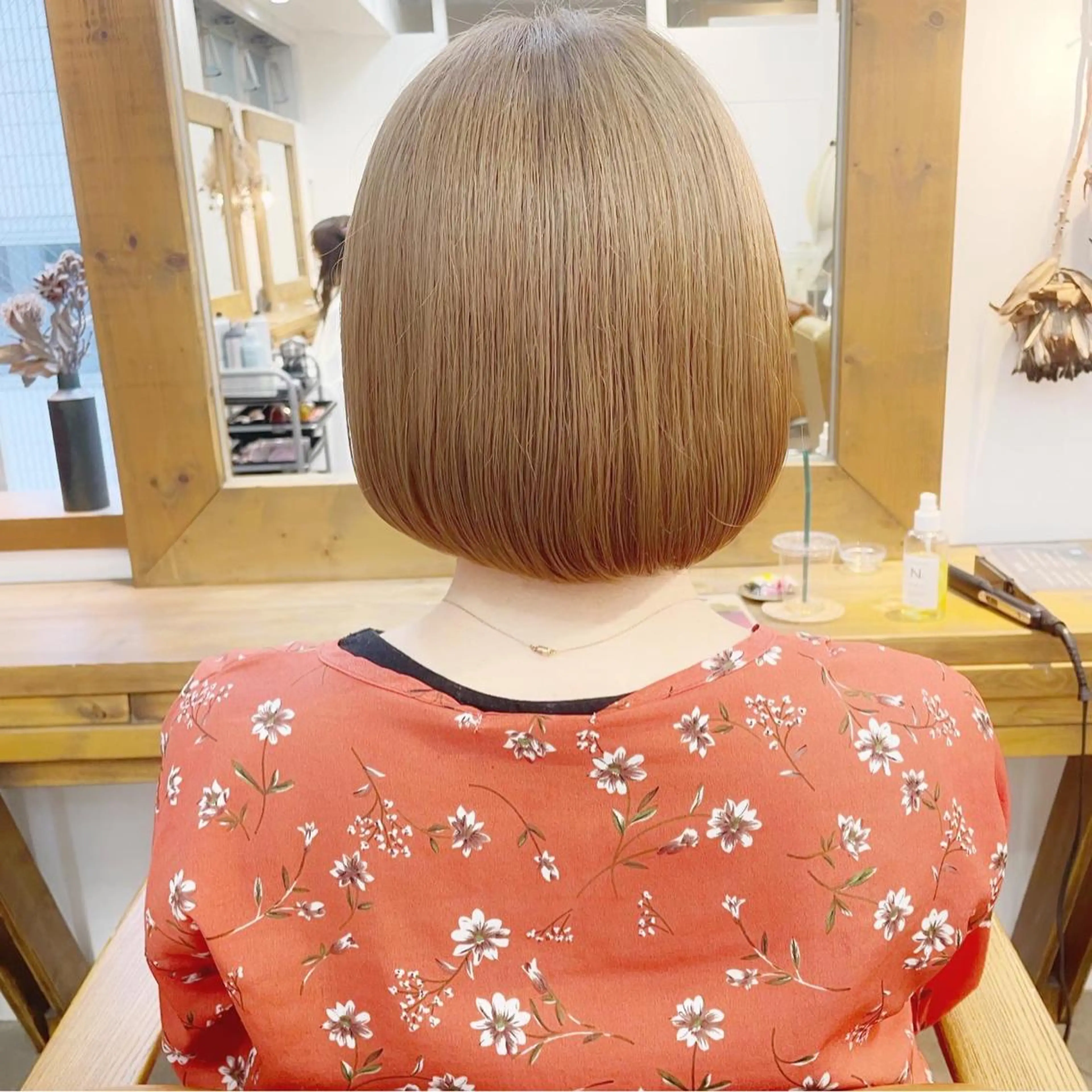 ショート カラー ショートレイヤー 丸みショート グラデーションカラー くびれヘア くせ毛 newline銀座所属・🍀🍀🍀 金子涼🍀🍀🍀のヘアスタイル