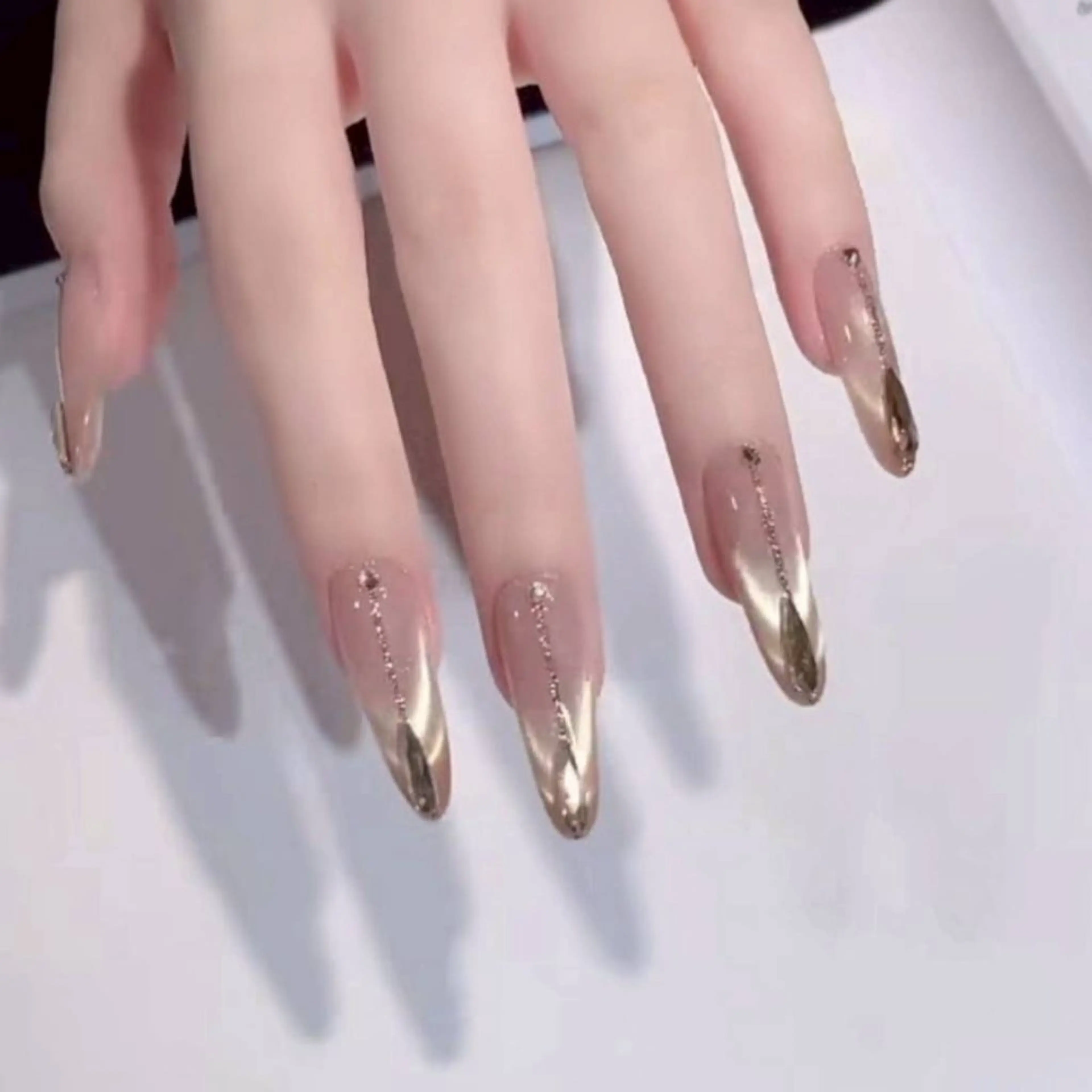 定额デザインコースA💅   値段5980円   500種類以上のデザインが選択可能の写真