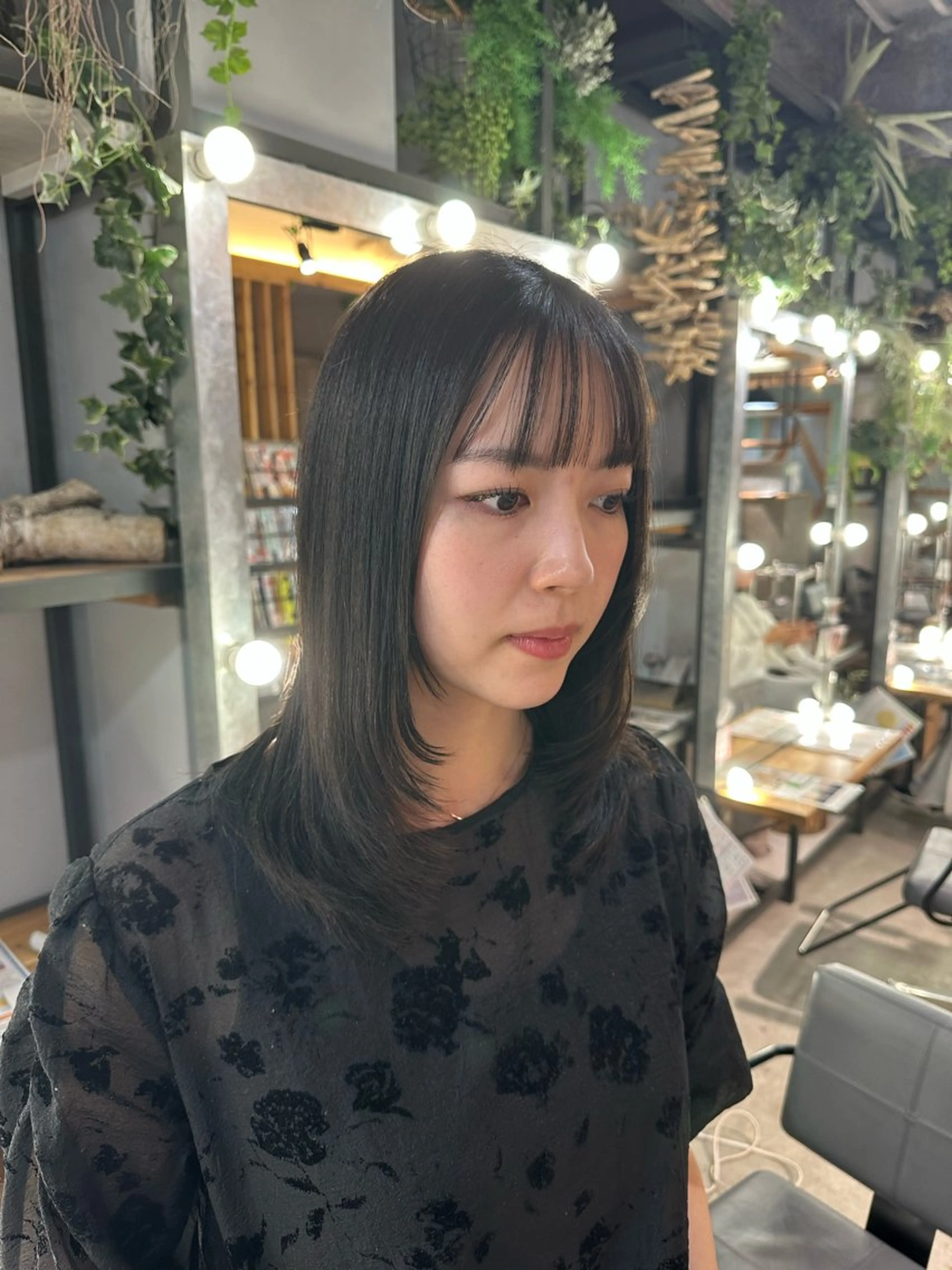 セミロング パーマ 髪質改善 レイヤーカット ストレートパーマ 溜 一太のヘアスタイル