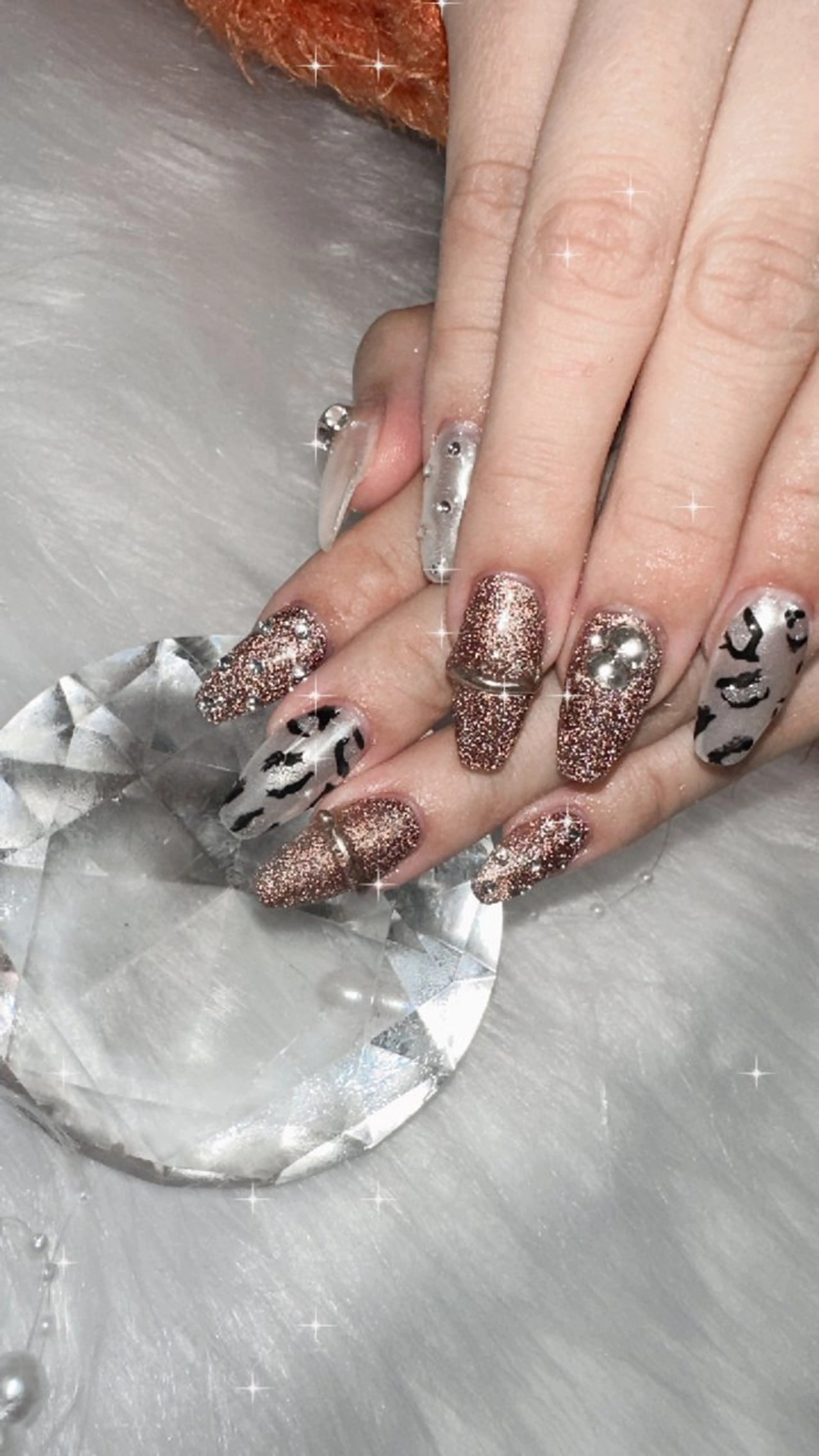 ネイル 氷ネイル・うるうるネイル ミラーネイル ホワイト 中西 美羽のネイルデザイン