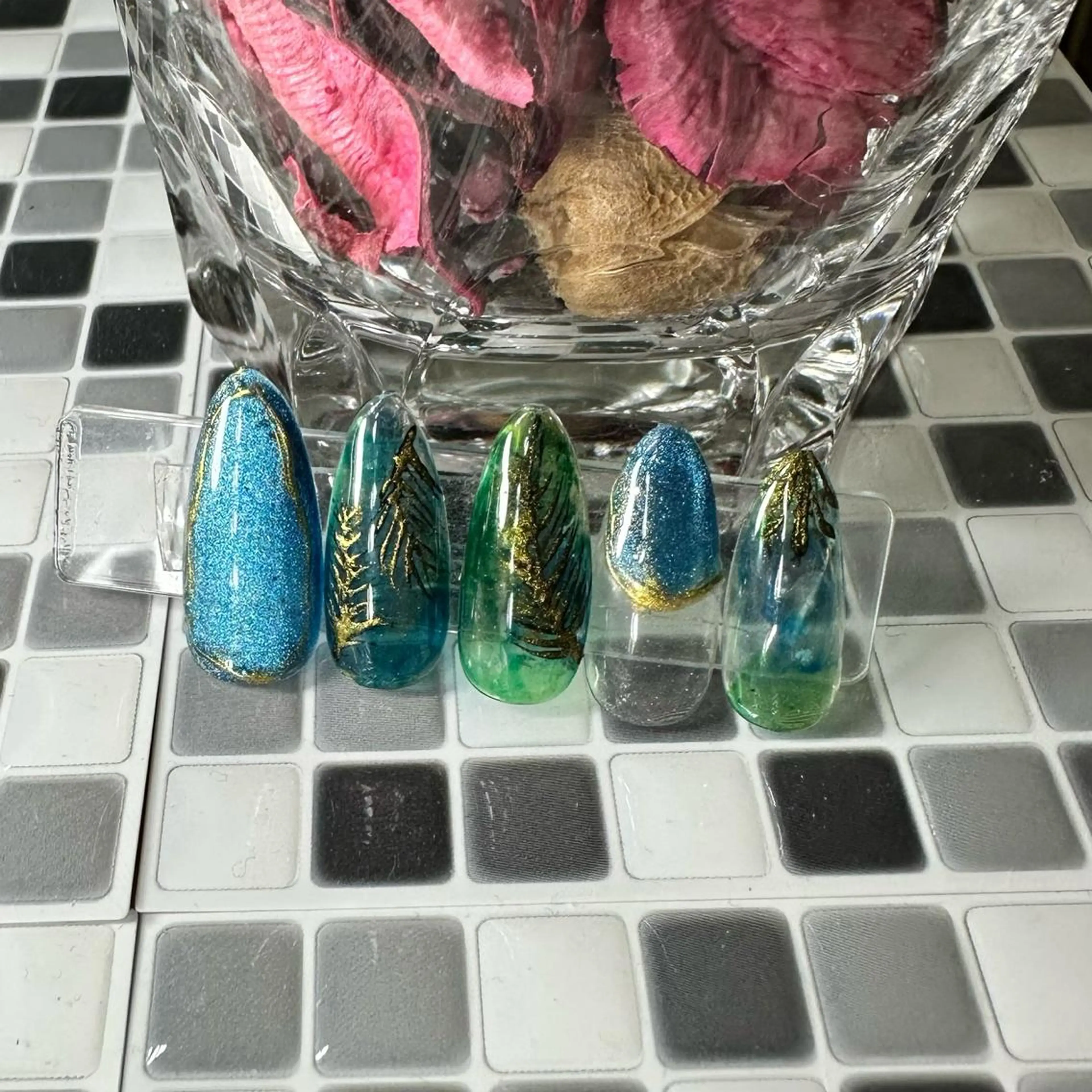 ネイル 新山 聖のネイルデザイン