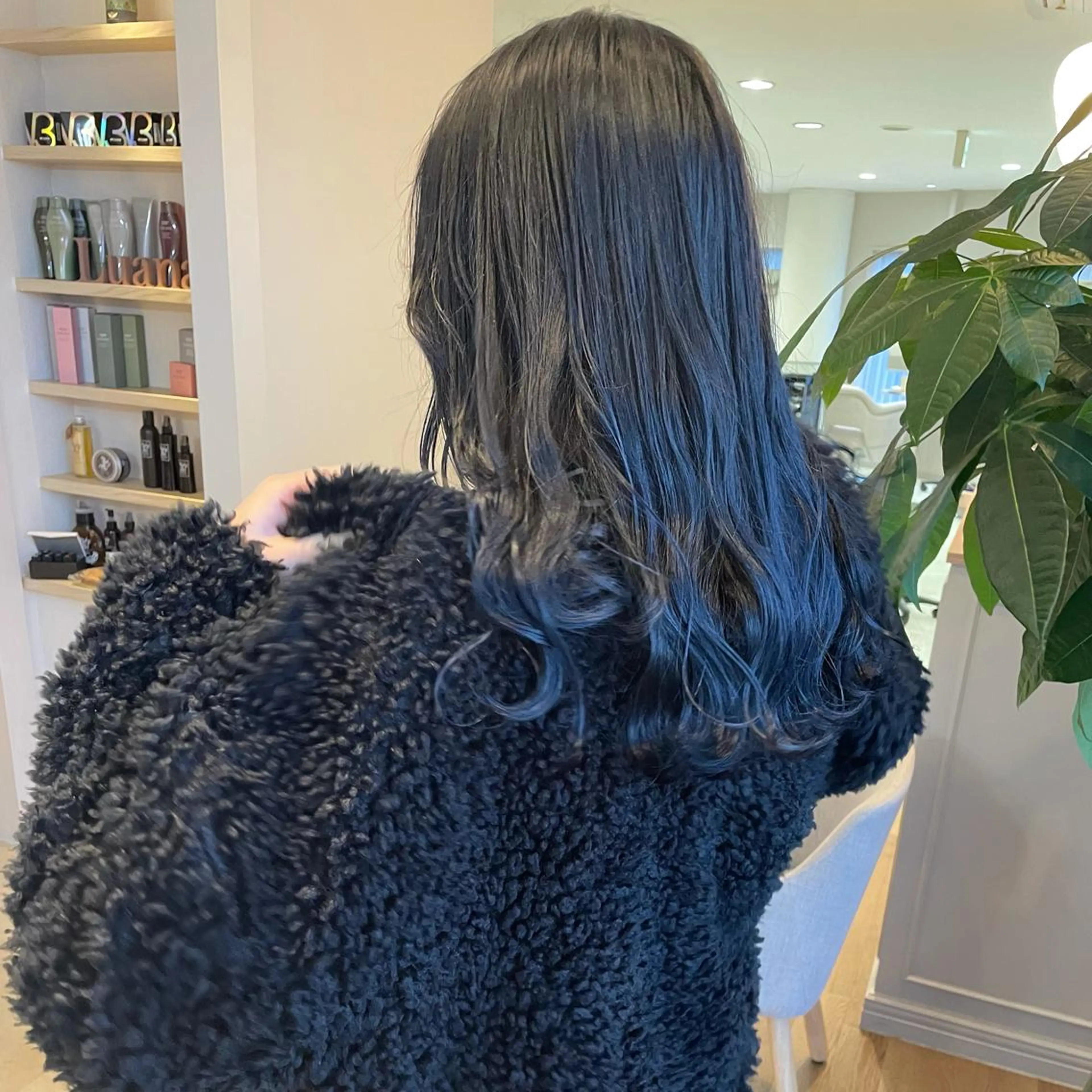 ロング カラー ヘアアレンジ 黒髪 ブルーカラー ブルーブラック 韓国ヘア🖤 YURINAのヘアスタイル