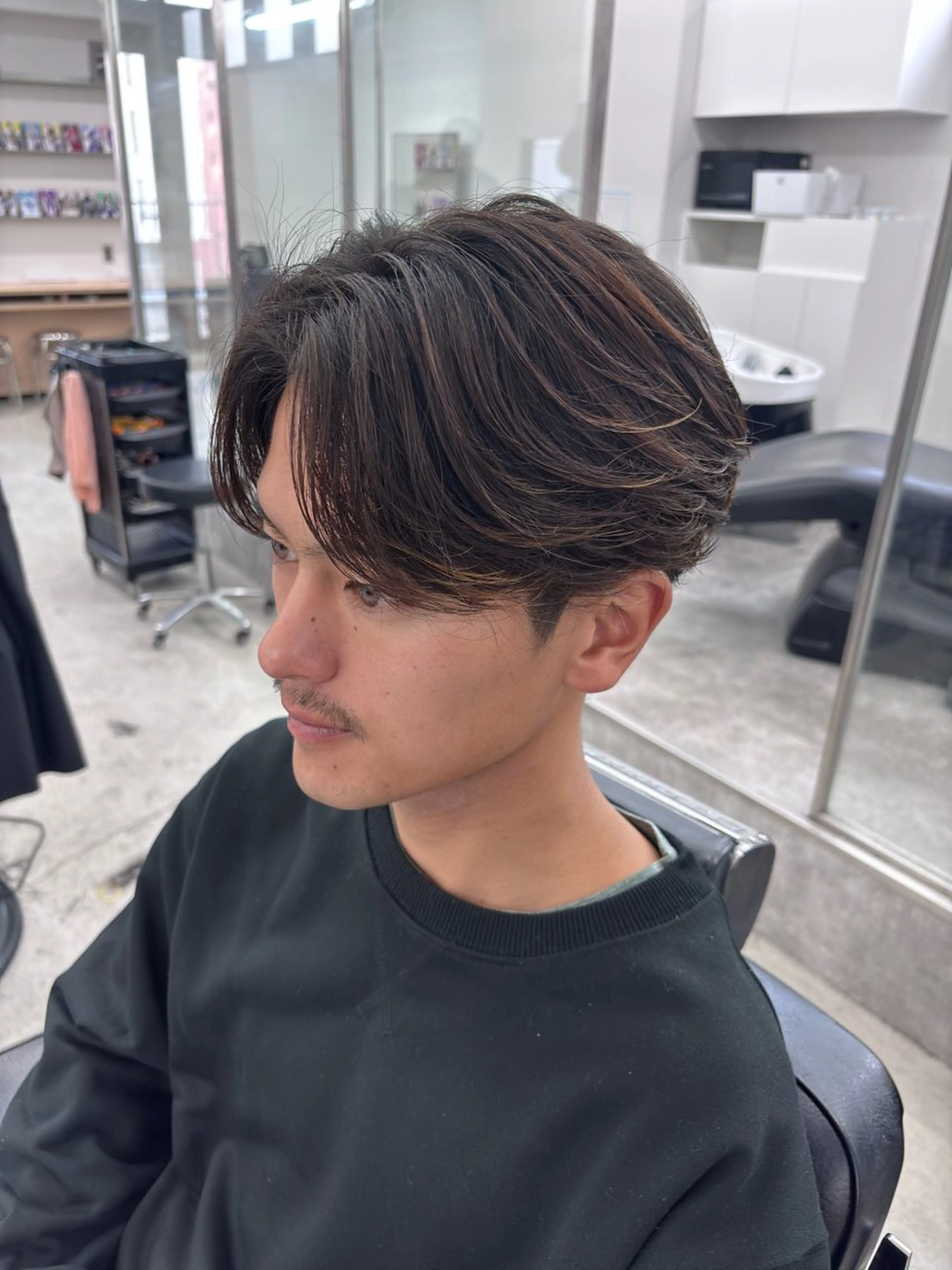 パーマ メンズ メンズブリーチ フェザーパーマ メンズパーマ ニュアンスパーマ パーマ Lond LOGAN所属・古田和也/メンズパー マ特化美容師/波巻きのヘアスタイル