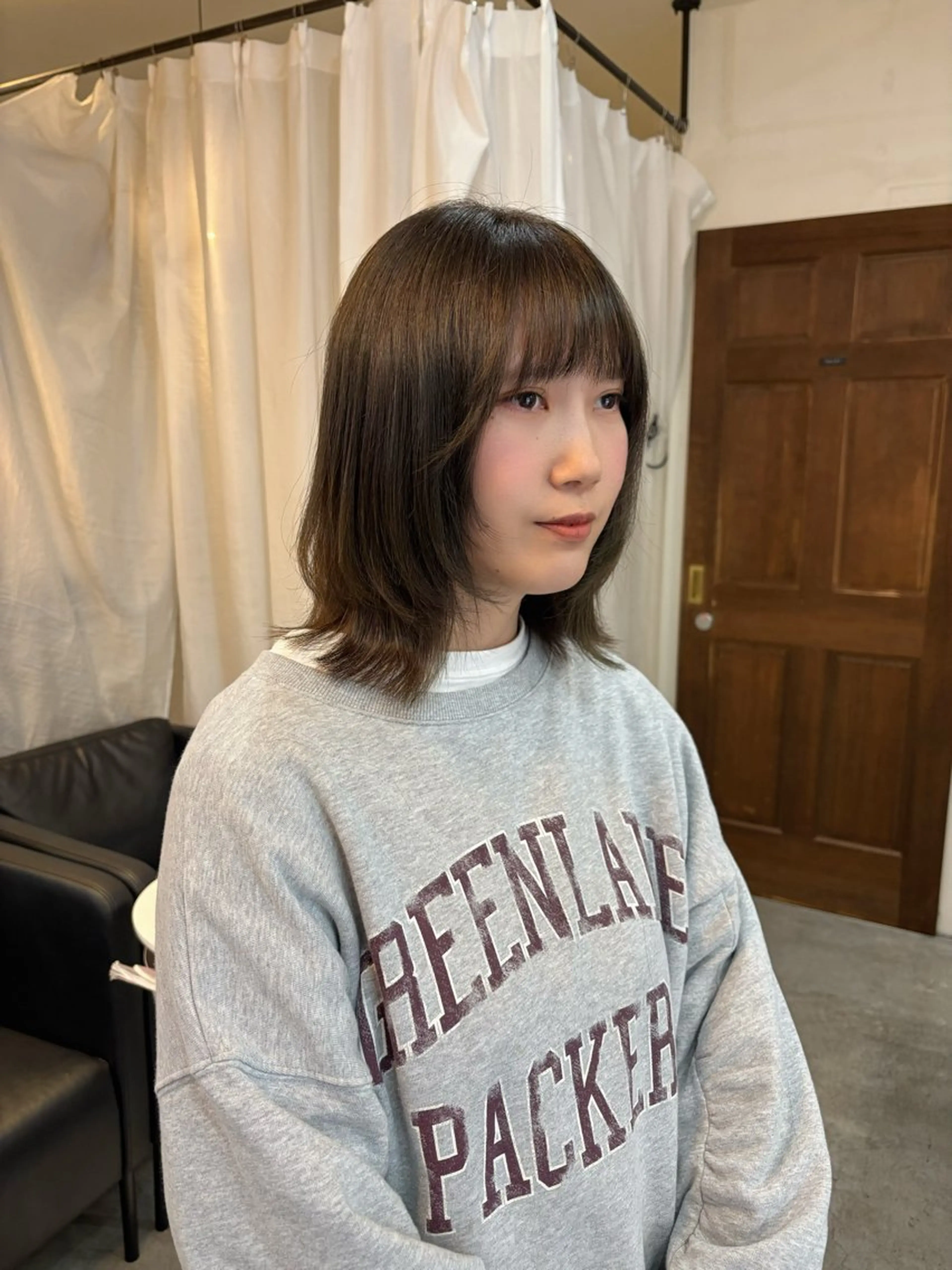 ミディアム カラー グレージュ オリーブグレージュ オリーブグレー レイヤーカット カット ヘアカラー 顔周りカット ピンク カラー♡りりのヘアスタイル