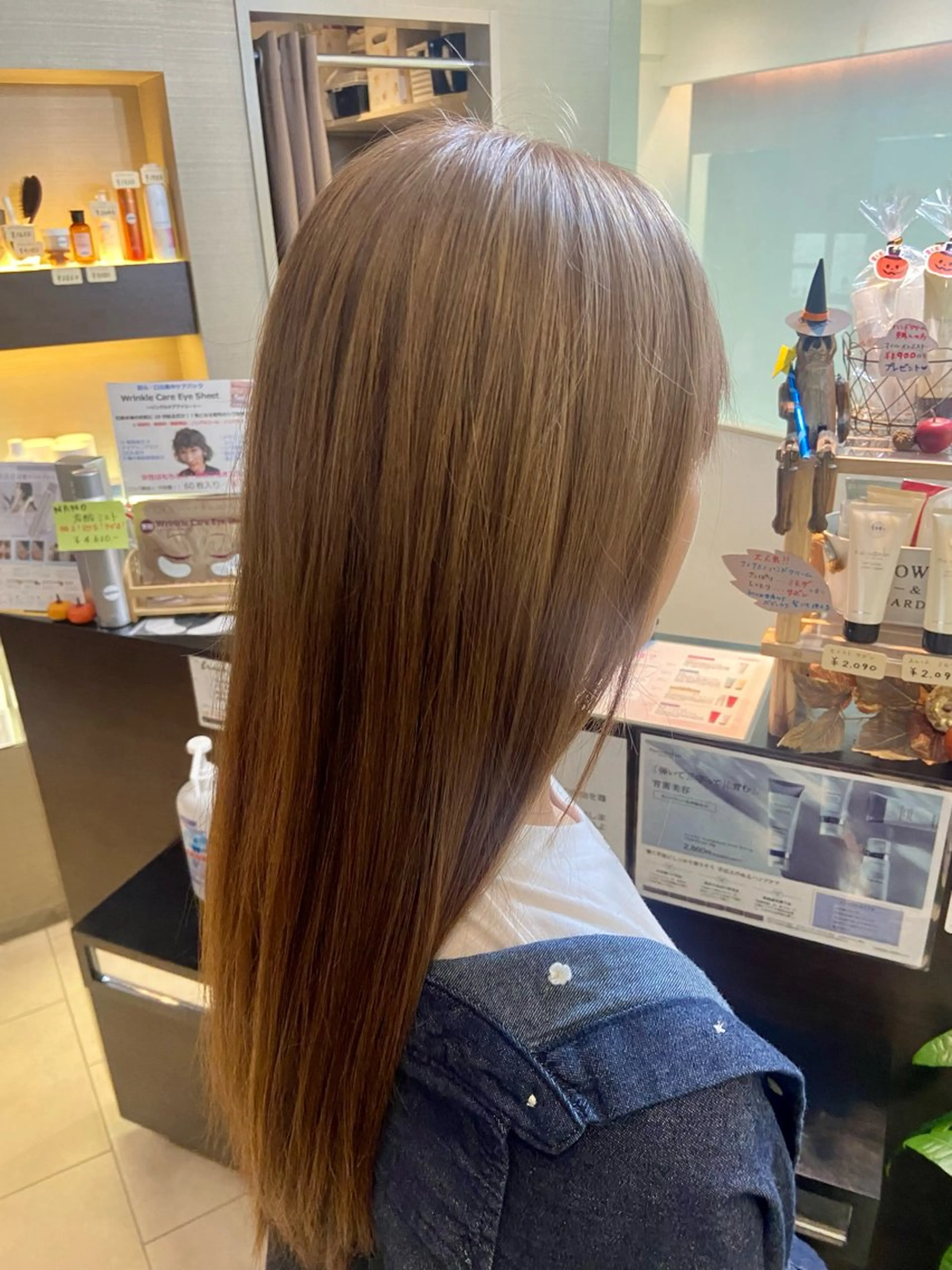 カラー ベージュカラー ブリーチ こうみょう れいなのヘアスタイル