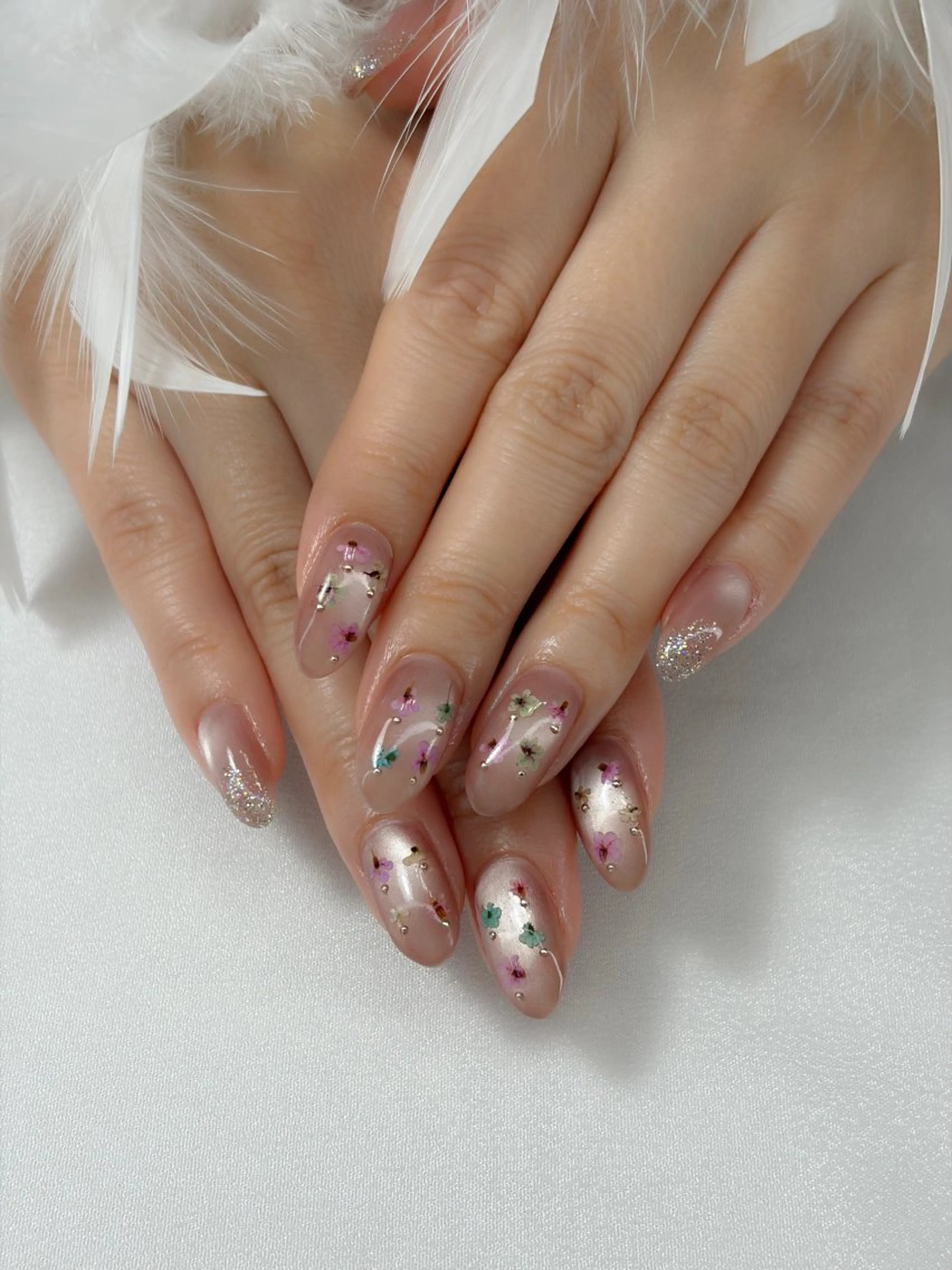 ネイル フラワーネイル グラデーション ラメ(グリッター) ラメグラデーション マグネットネイル ハンドネイル iro+ nailのネイルデザイン