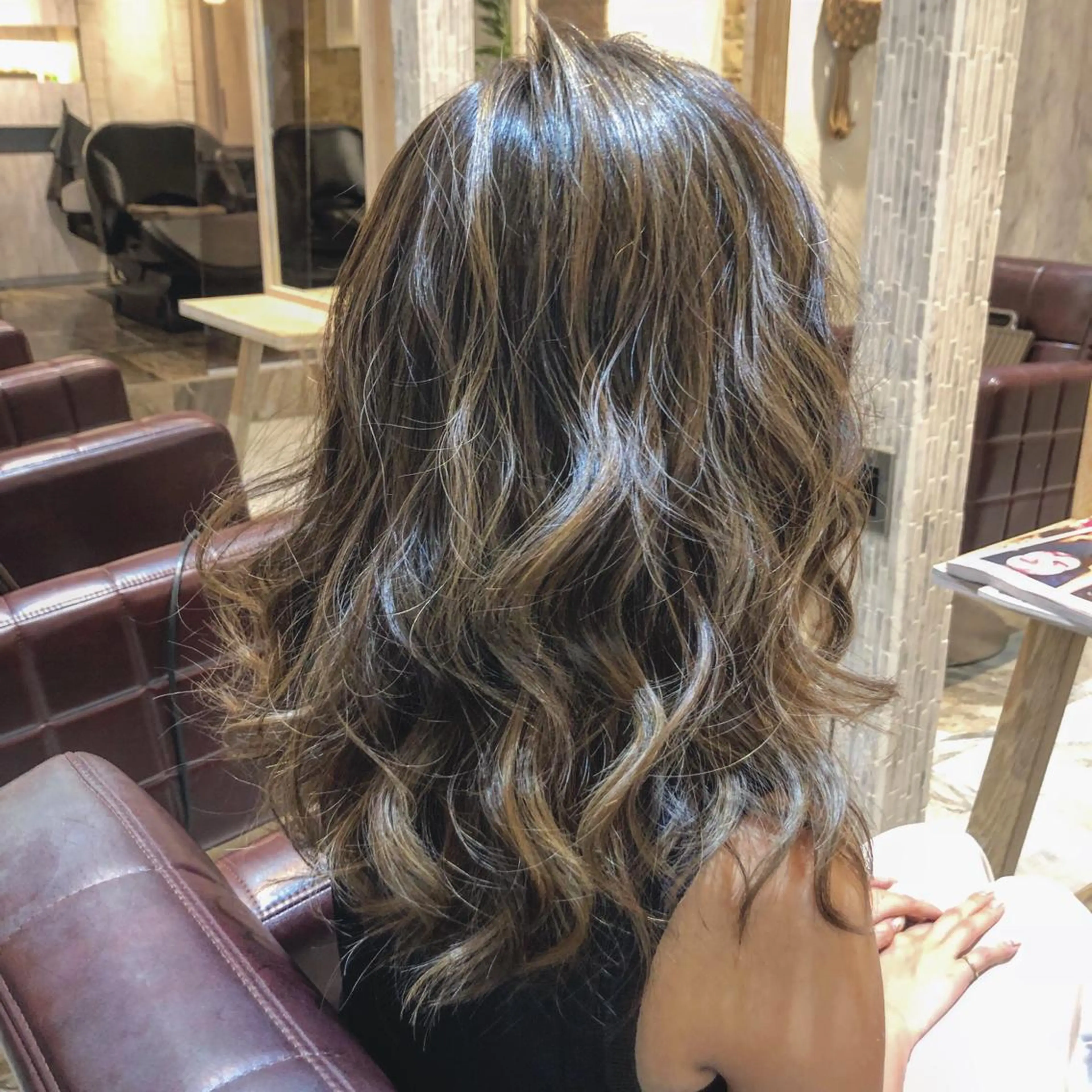 セミロング カラー ハイライトカラー イルミナカラー ハイライト Silk-lei【銀座店】所属・銀座/美髪縮毛矯正 /髪質改善/山本翔華のヘアスタイル