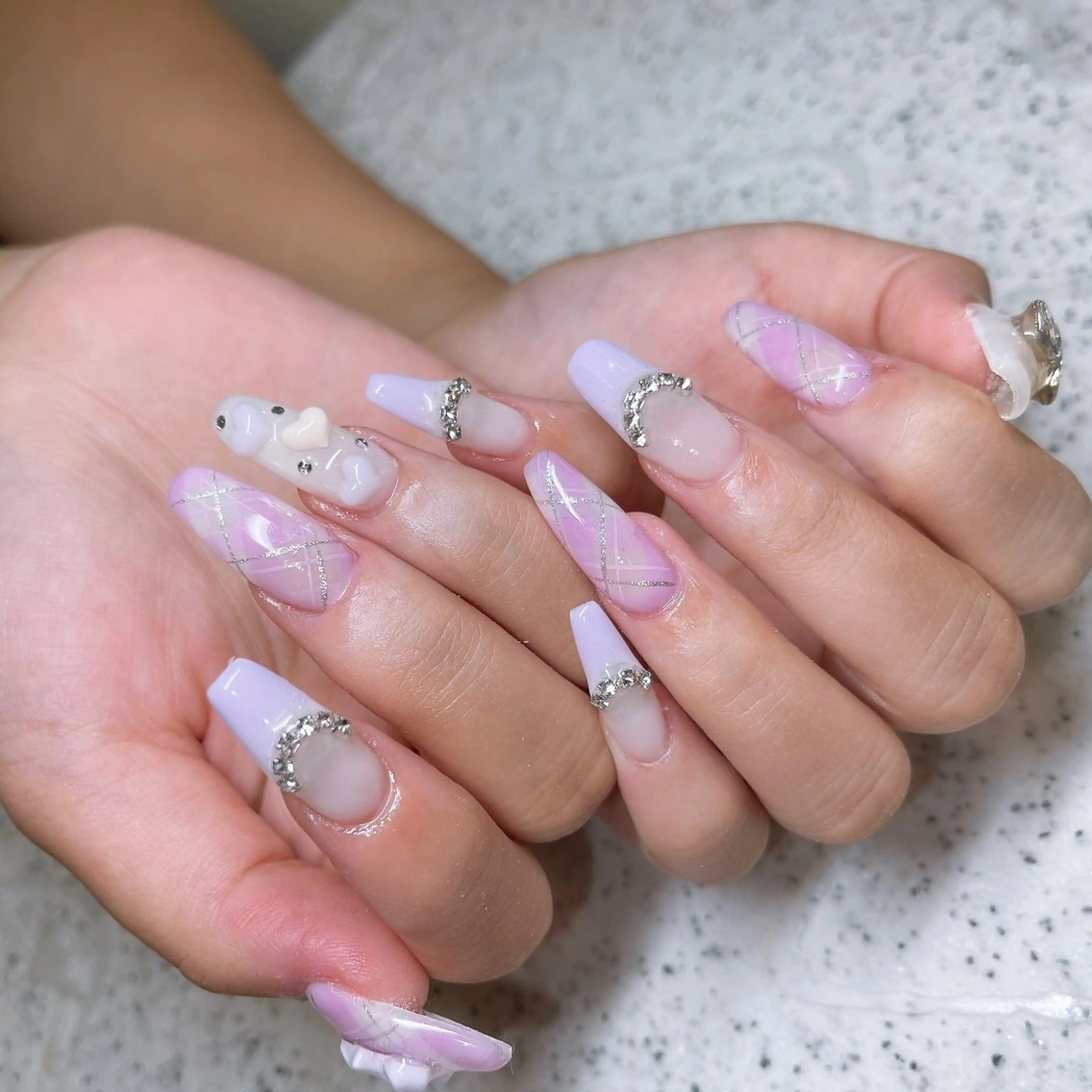 ネイル ハンドネイル Queens テイのネイルデザイン