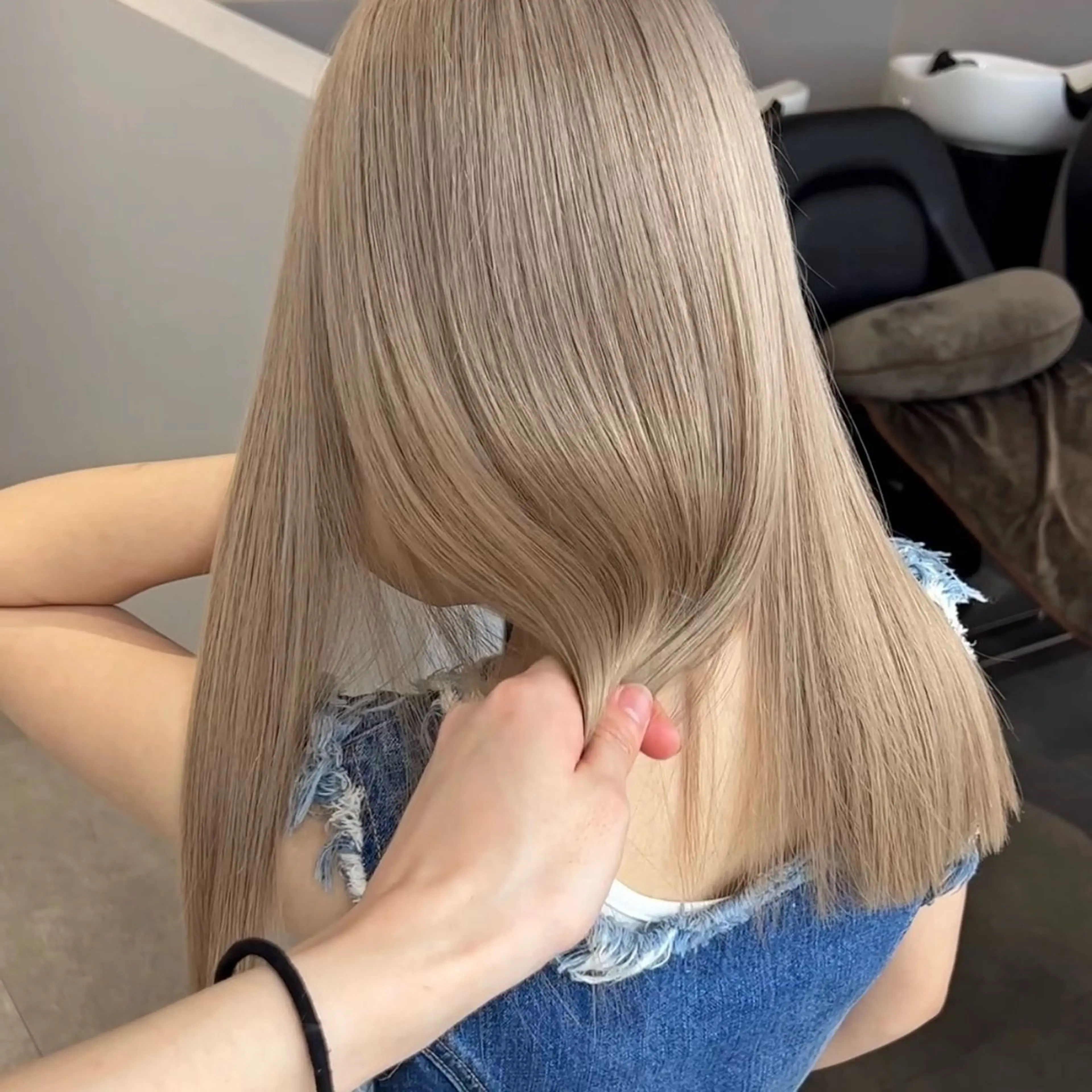 セミロング カラー ベージュカラー ブロンド ブロンドベージュ カット ヘアカラー ムラ修正💎 艶髪ハイトーン💎のヘアスタイル